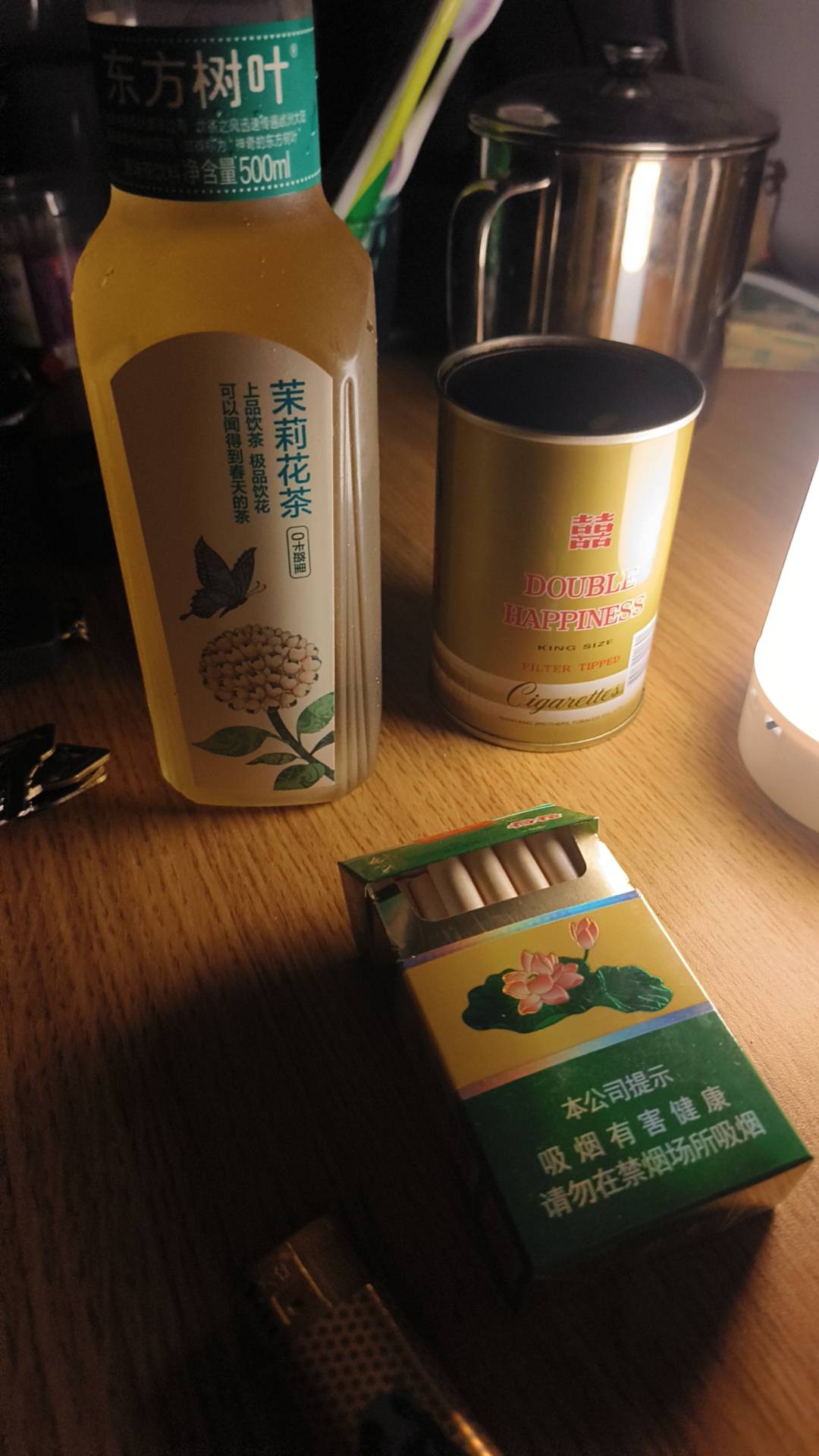 还是这个烟抽的得劲  明天去拿一条  

53 / 作者:男人永卟言败 / 