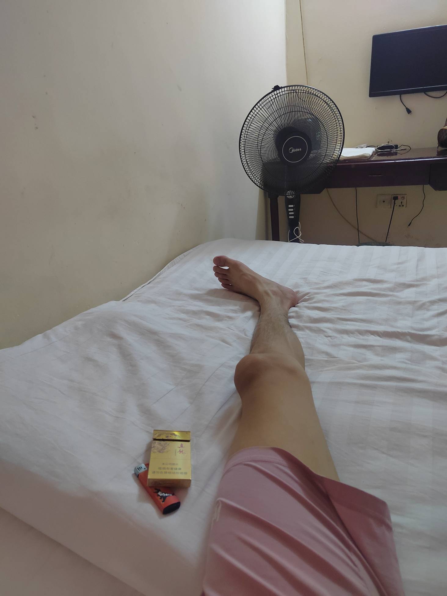 昨晚还是住三千一晚的酒店，今天就住30一晚的挂壁房，老哥们们我真的没救了


40 / 作者:澳村还我奔驰E / 