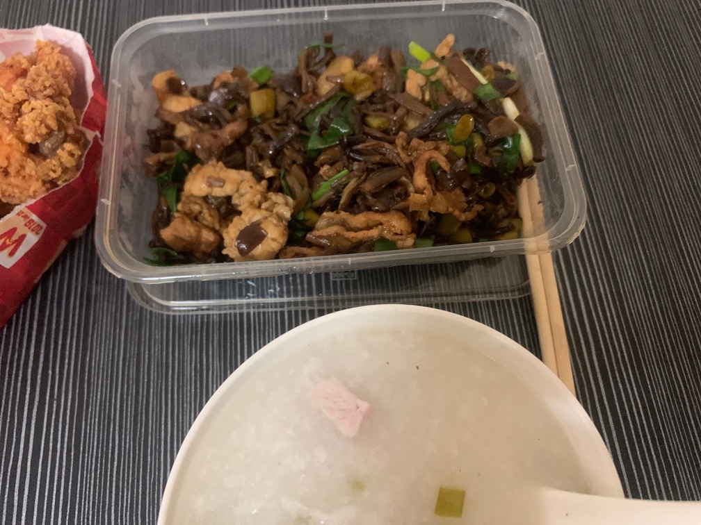 吃老哥们 一块钱买的 


73 / 作者:小鬼是魔鬼 / 