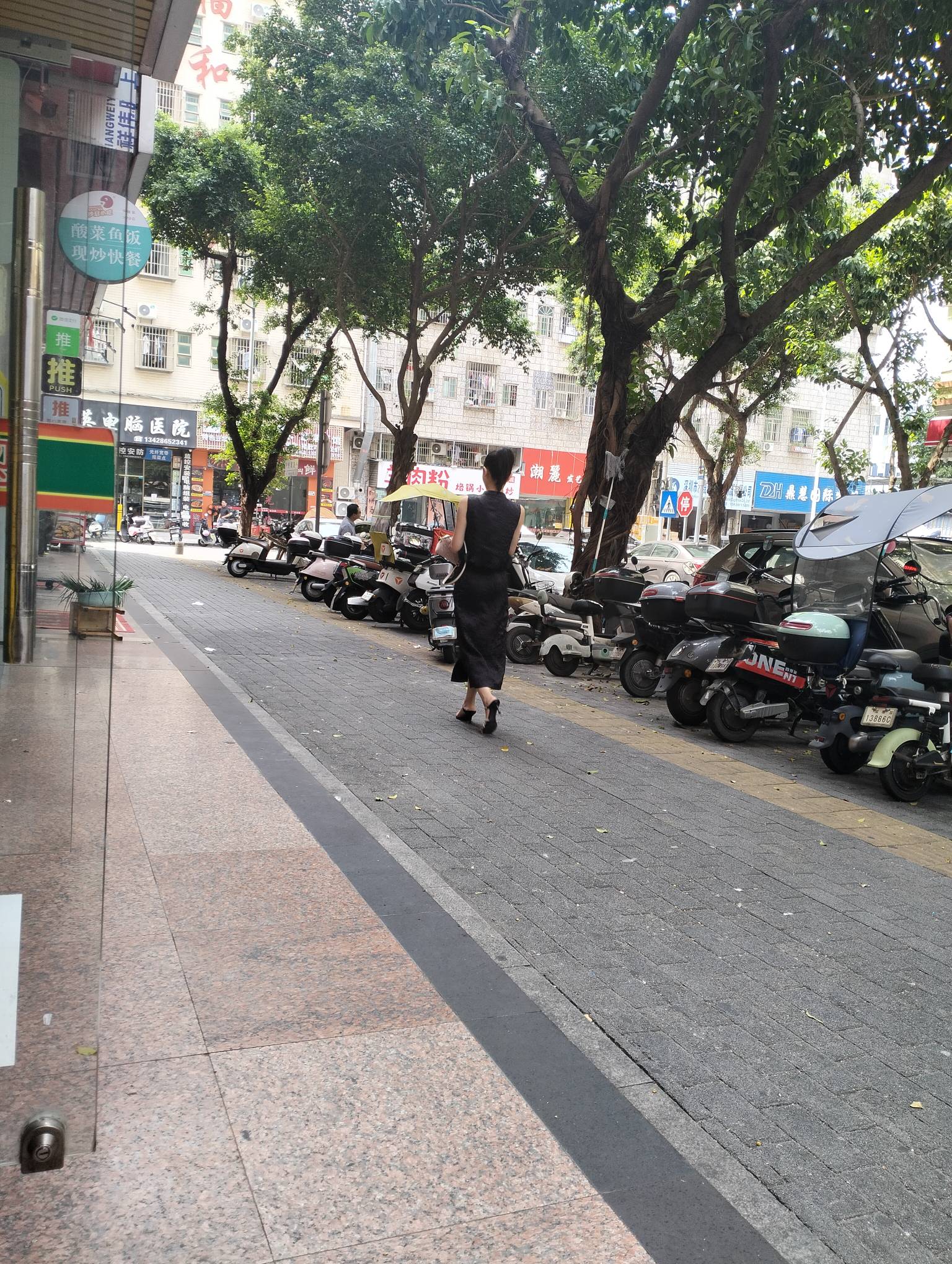 工商这个付款码，很多小店居然都付不了款，这五毛钱难赚啊

94 / 作者:尛•牛•氓 / 