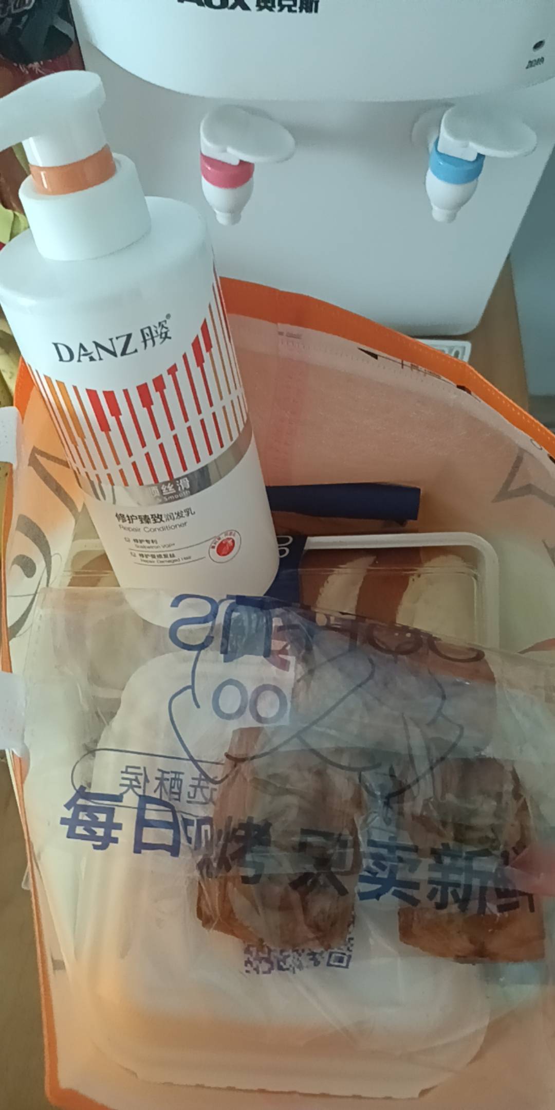 今天行程结束换了200块的酥候，今天的消费由山海经和华声买单嘿嘿嘿

48 / 作者:顾小贝 / 