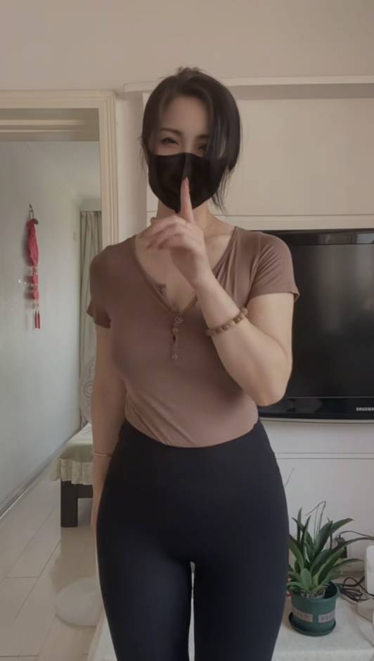 今天好无聊，抽了很多的烟也看了很多的片。

10 / 作者:基基肯压基 / 