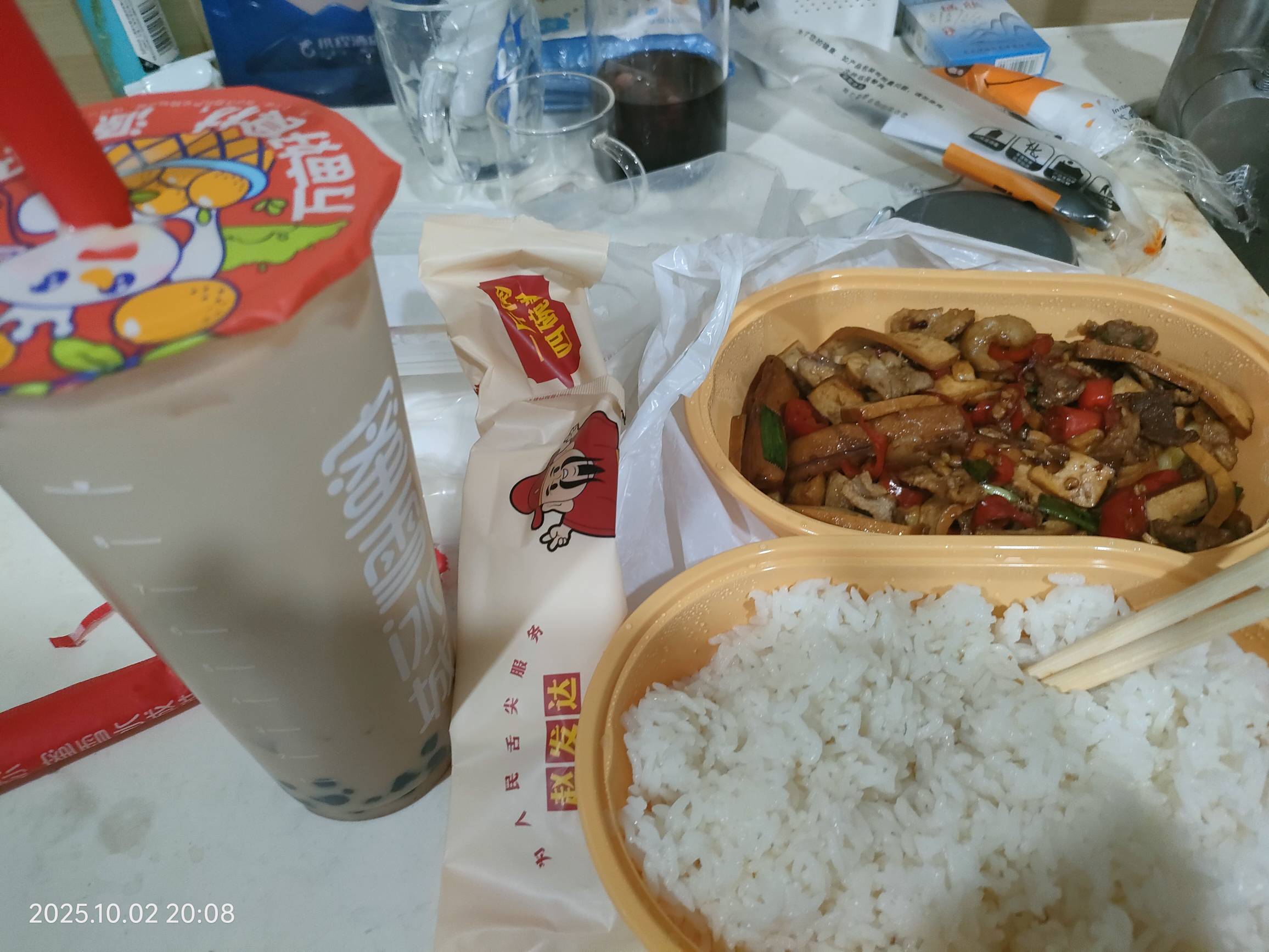 第一次点蜜雪的奶茶是真难喝啊，比书亦都差远了！

54 / 作者:雅俗共赏2021 / 