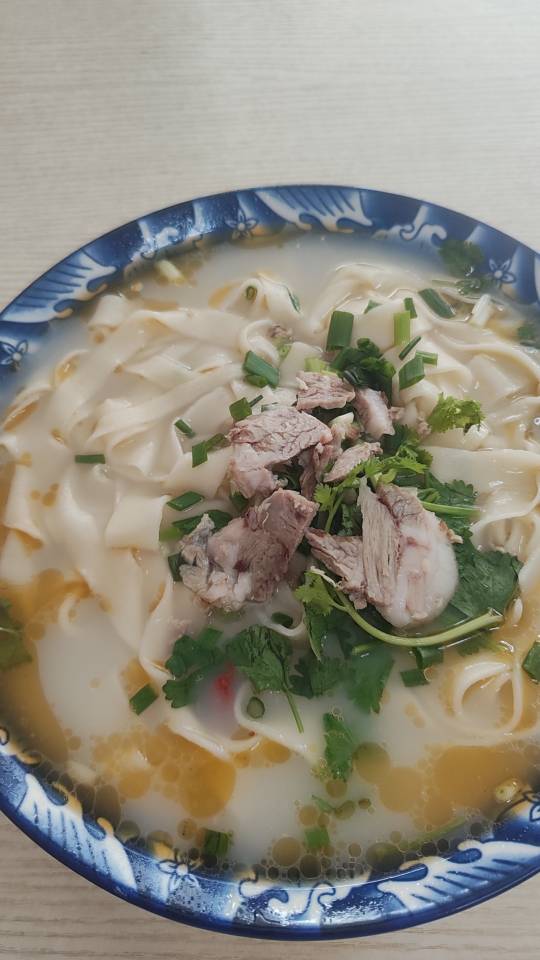 跑了好几公里就为这一口烩面

7 / 作者:飞翔的小法 / 