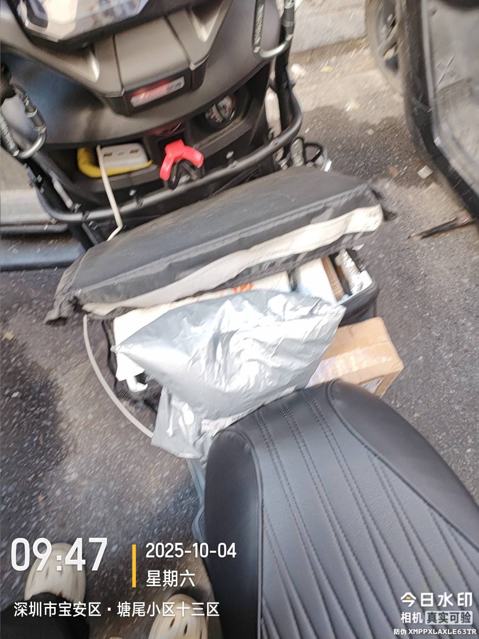 上一秒接单取货还在骂骂咧咧，下一秒小j姐下次优先还帮你送







83 / 作者:叶天辰 / 