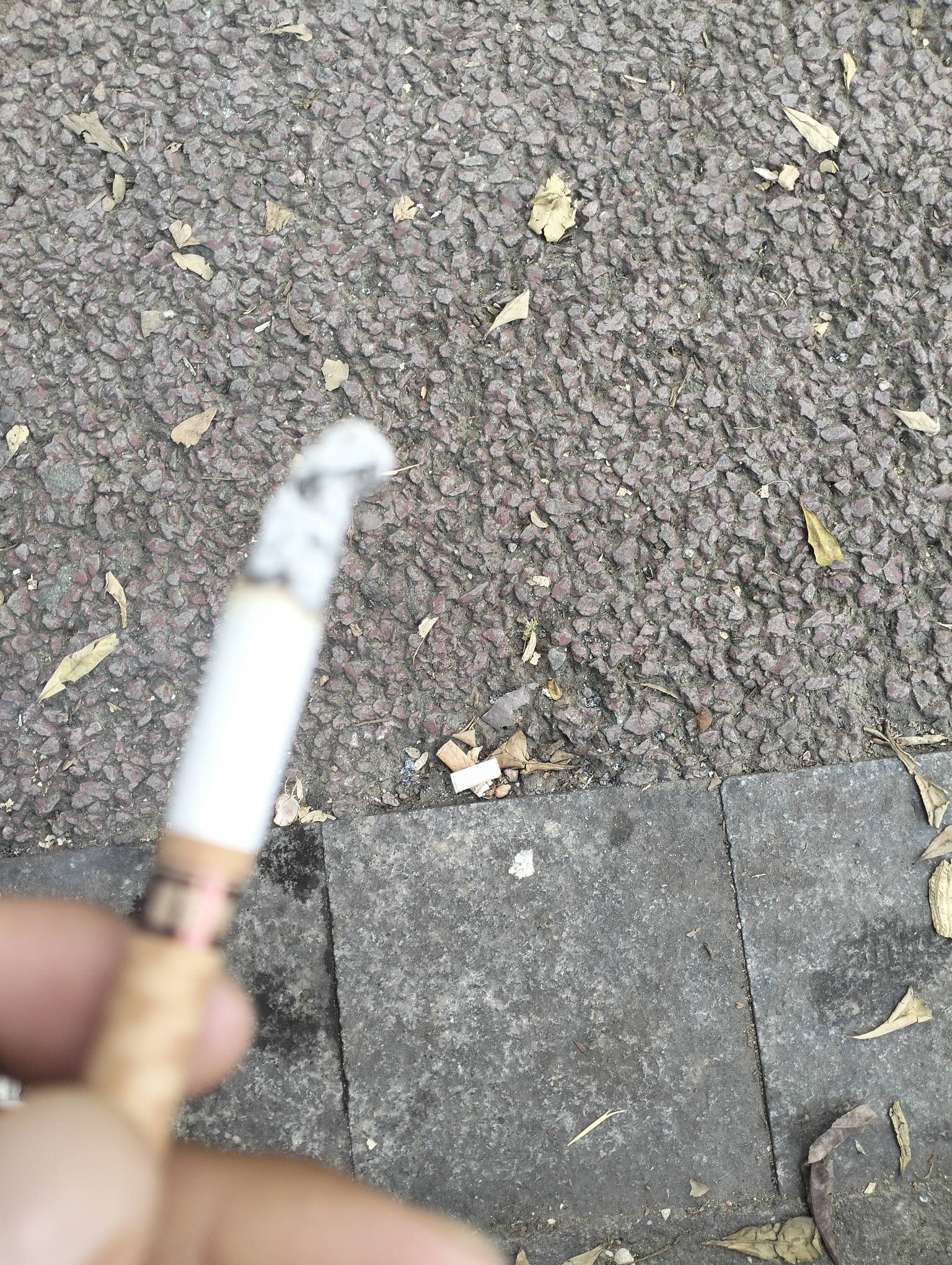 点了个两毛的粉，汤有点撒了，蹭了外卖小哥的一支烟

87 / 作者:尛•牛•氓 / 