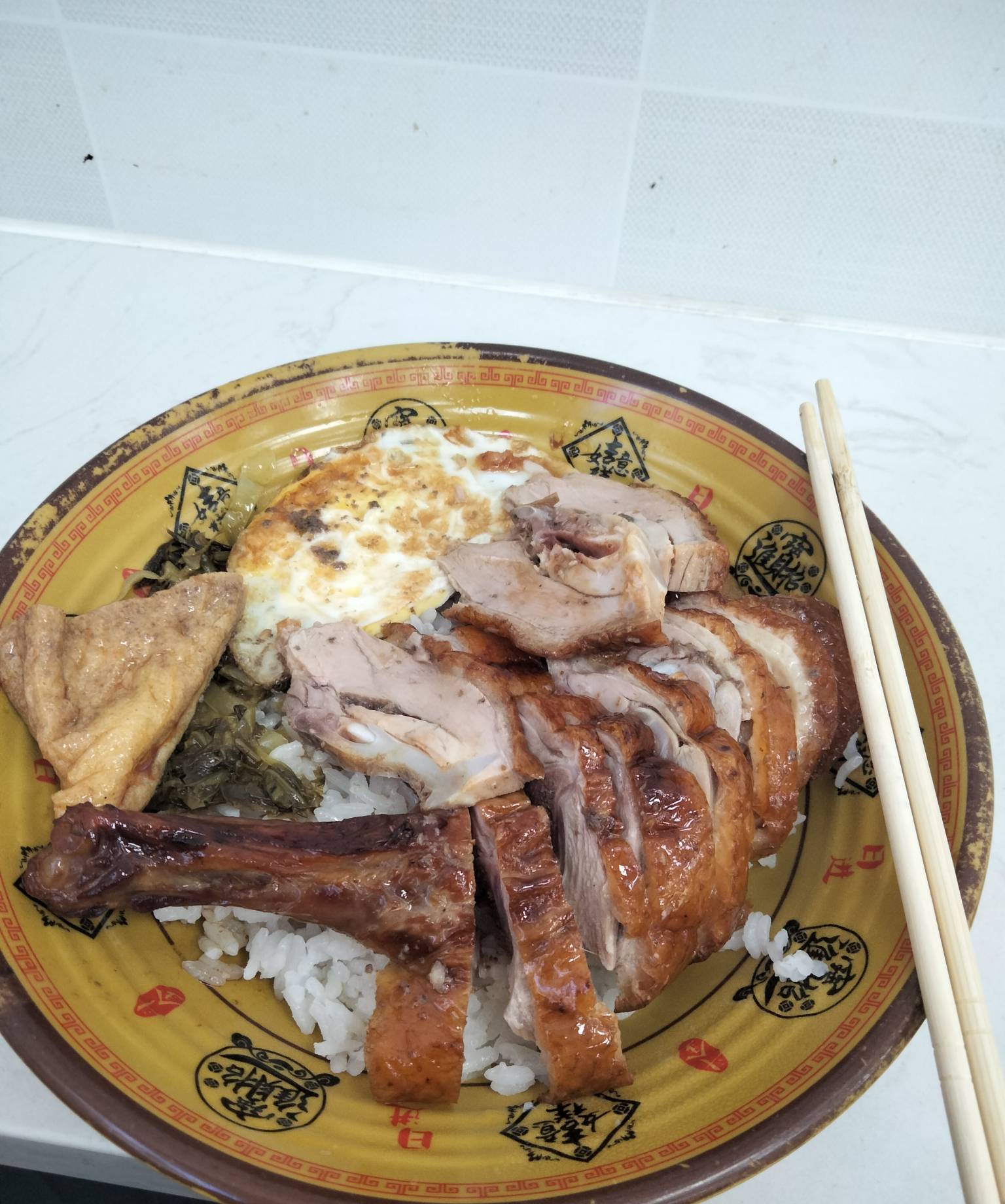 进厂挂壁，又过当牛马的一天，上班打螺丝10个半小时，赚252毛，早餐支出8毛，午餐烤鸭21 / 作者:君子之交淡如水 / 