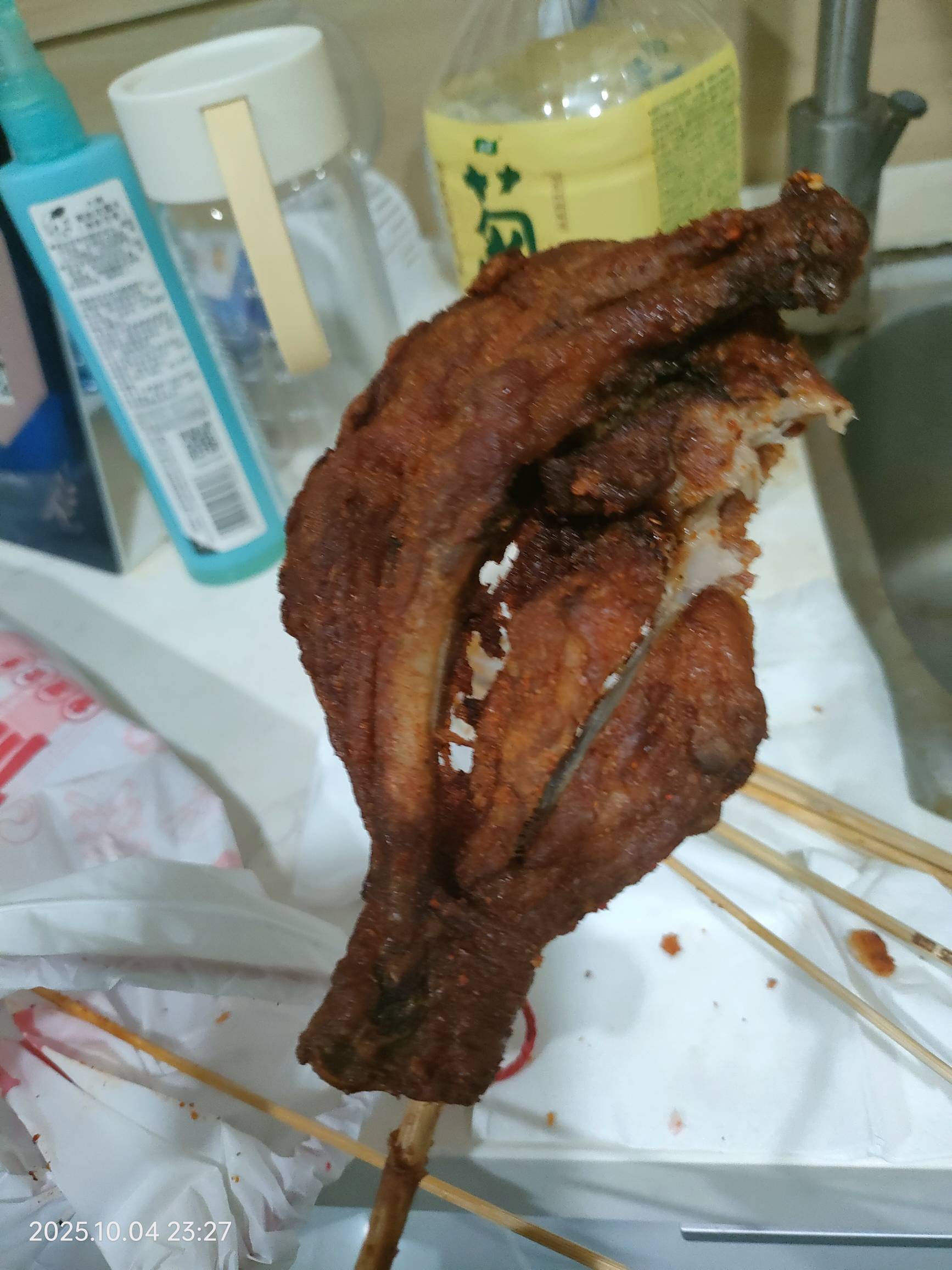 老哥们，这鸡腿烤得黑乎乎的，怪吓人。。。

6 / 作者:雅俗共赏2021 / 