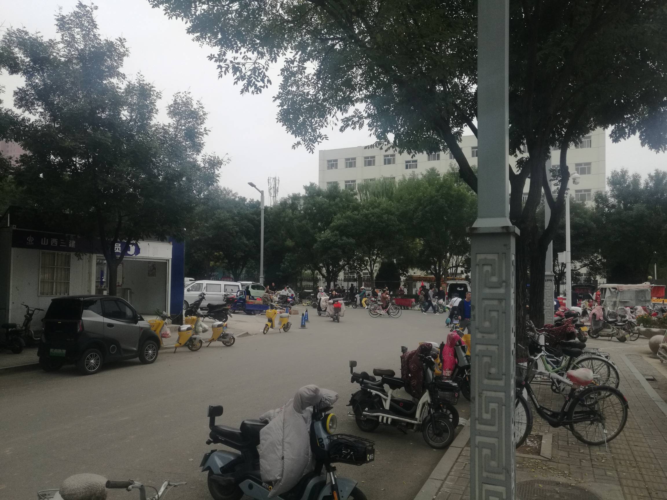 天天门也不想出 出来溜达一圈 来早市五块剪个头发

41 / 作者:努力优秀_ / 