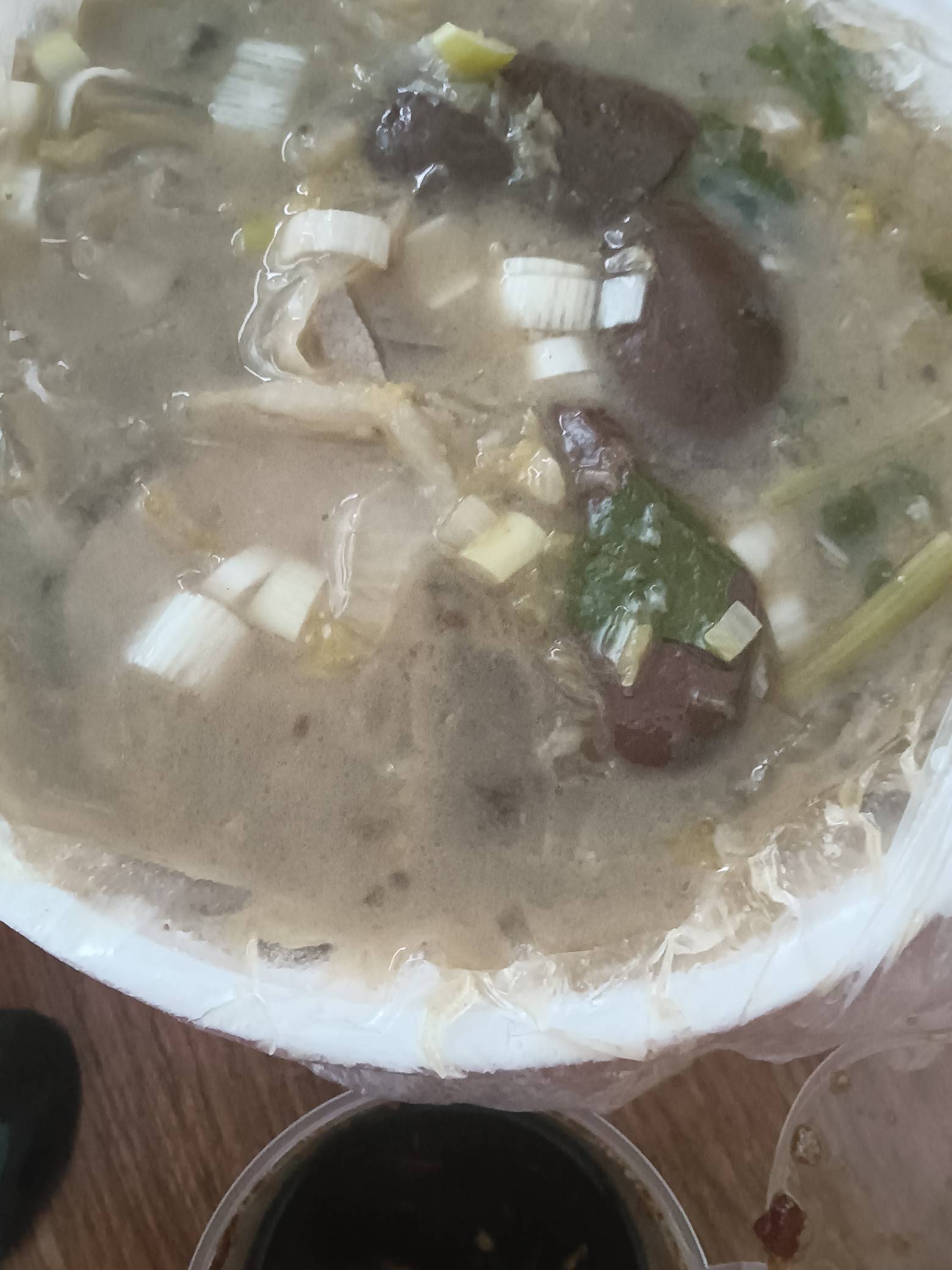 天冷了，中午最高气温才14℃，整一份杀猪菜 ，酸菜白肉炖血肠，喝点暖暖的酸菜汤，白19 / 作者:变了格局小了 / 