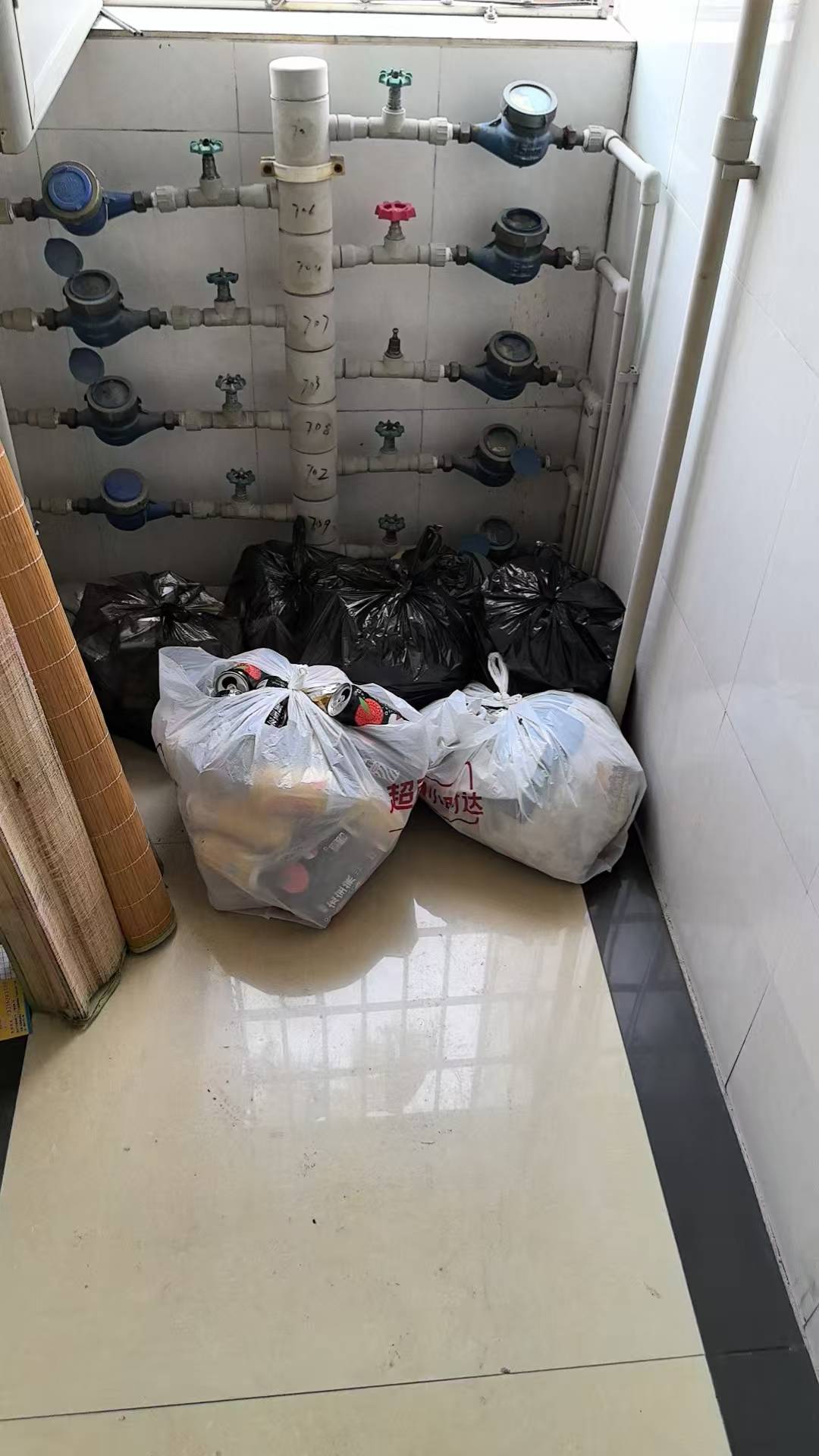 哪个老哥往我这里扔lj


81 / 作者:大哥让我先跑 / 