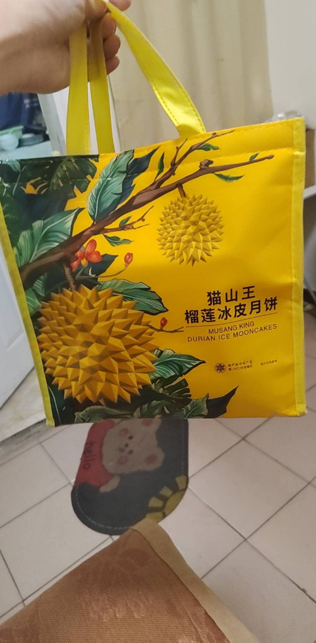 老哥们都收到卡农发的月饼了吧，这个月饼60多呢

50 / 作者:挂比了救我鸭 / 