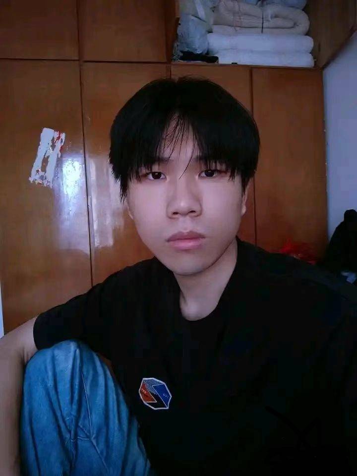 我美颜一下也是个大帅哥


28 / 作者:卡农话事人 / 