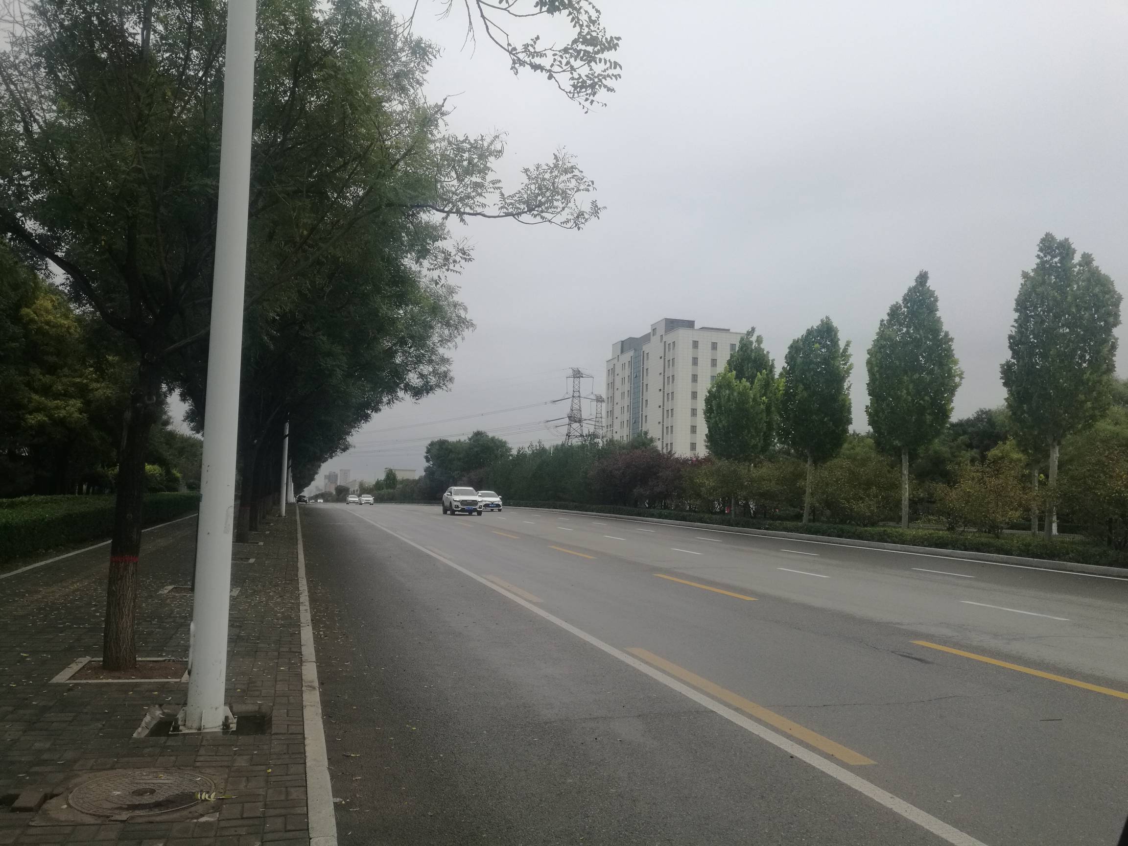 哭了 骑电动车走半路上 跳闸了突然 一看这个闸坏了 松松垮垮的 前不着村后不着店 修的52 / 作者:努力优秀_ / 