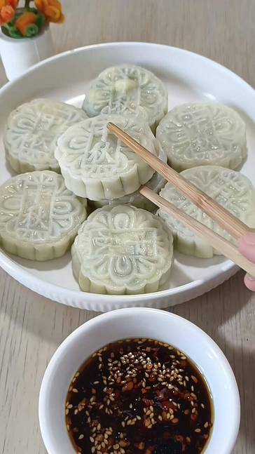 老哥们 吃饭了吗 一定要好好吃饭 中秋弄点月饼吃



100 / 作者:林小杜的 / 