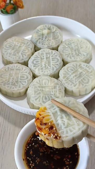 老哥们 吃饭了吗 一定要好好吃饭 中秋弄点月饼吃



7 / 作者:林小杜的 / 