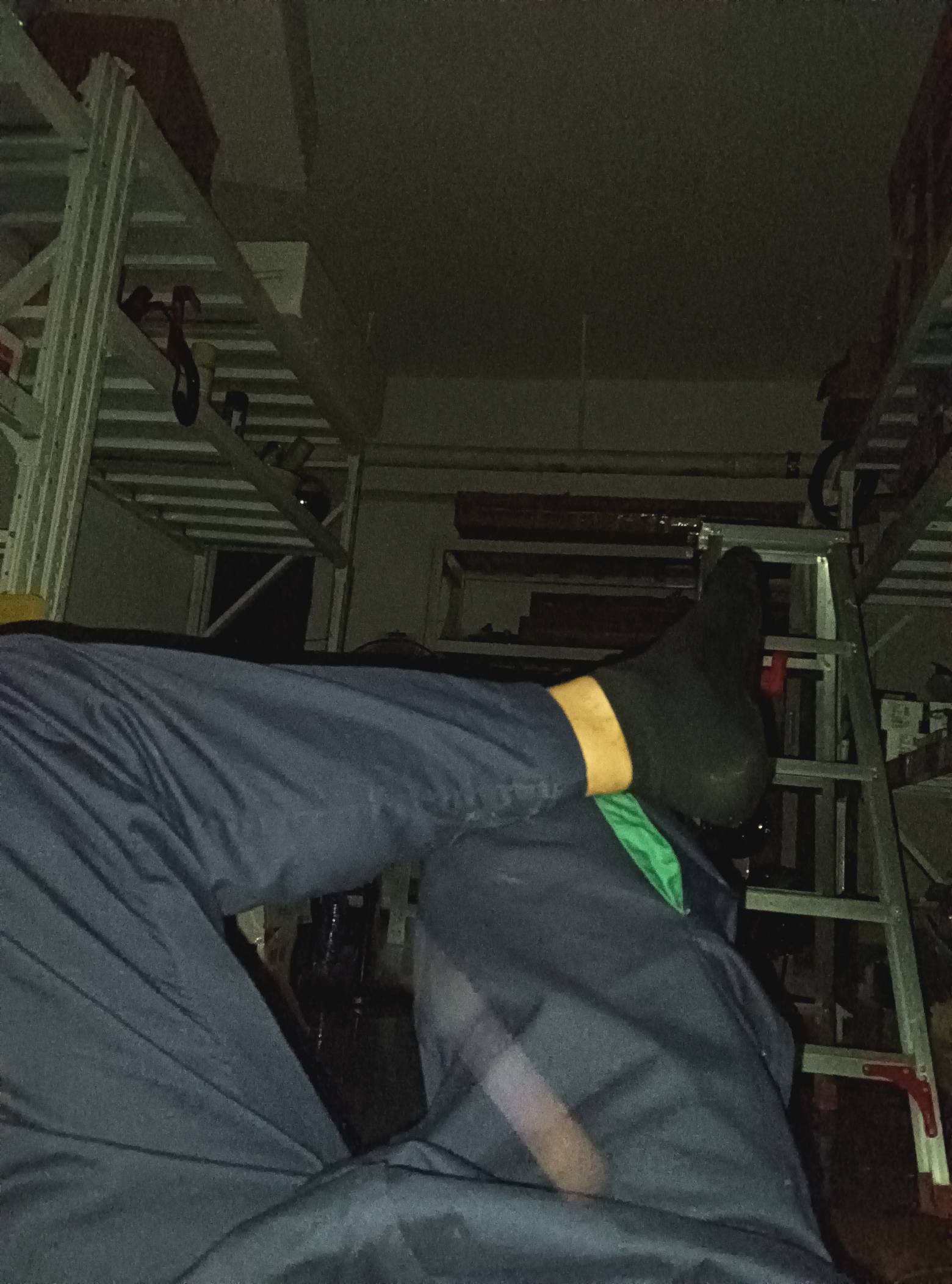 最后一天夜班了然后休息等着领工资，在打勾我就不信哪有天天哭的


41 / 作者:凯德拉哥 / 