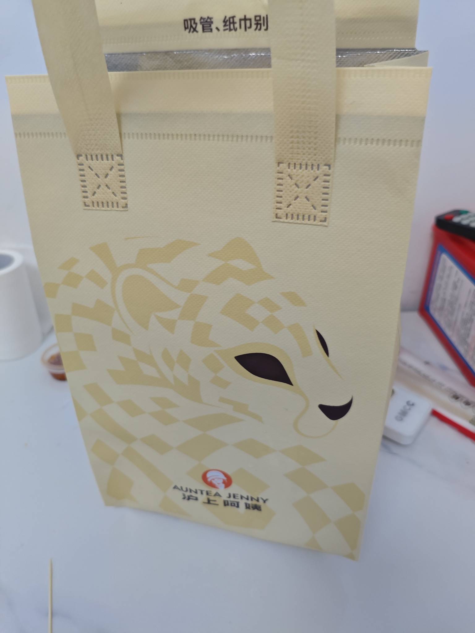 昨晚花了20买凉菜都是科技和狠活后半夜渴的要死，结果又忘记了买水一直坚持早上，

84 / 作者:浮然梦逝 / 