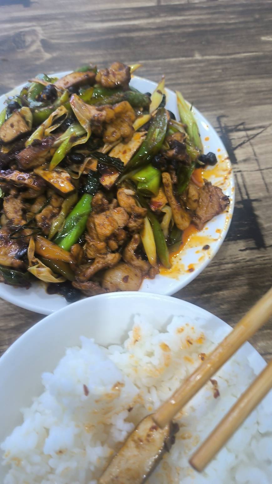 挂b了吃个15的盖饭都感觉有点奢侈

86 / 作者:海水好咸 / 