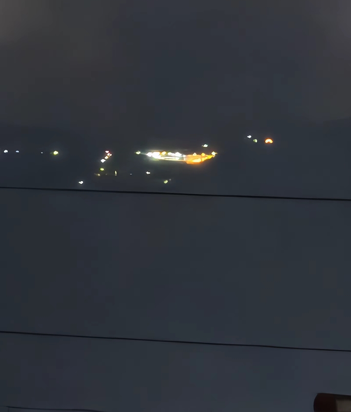 昨晚拍到，不到一分钟，瞬间消失了

41 / 作者:无羊毛111 / 