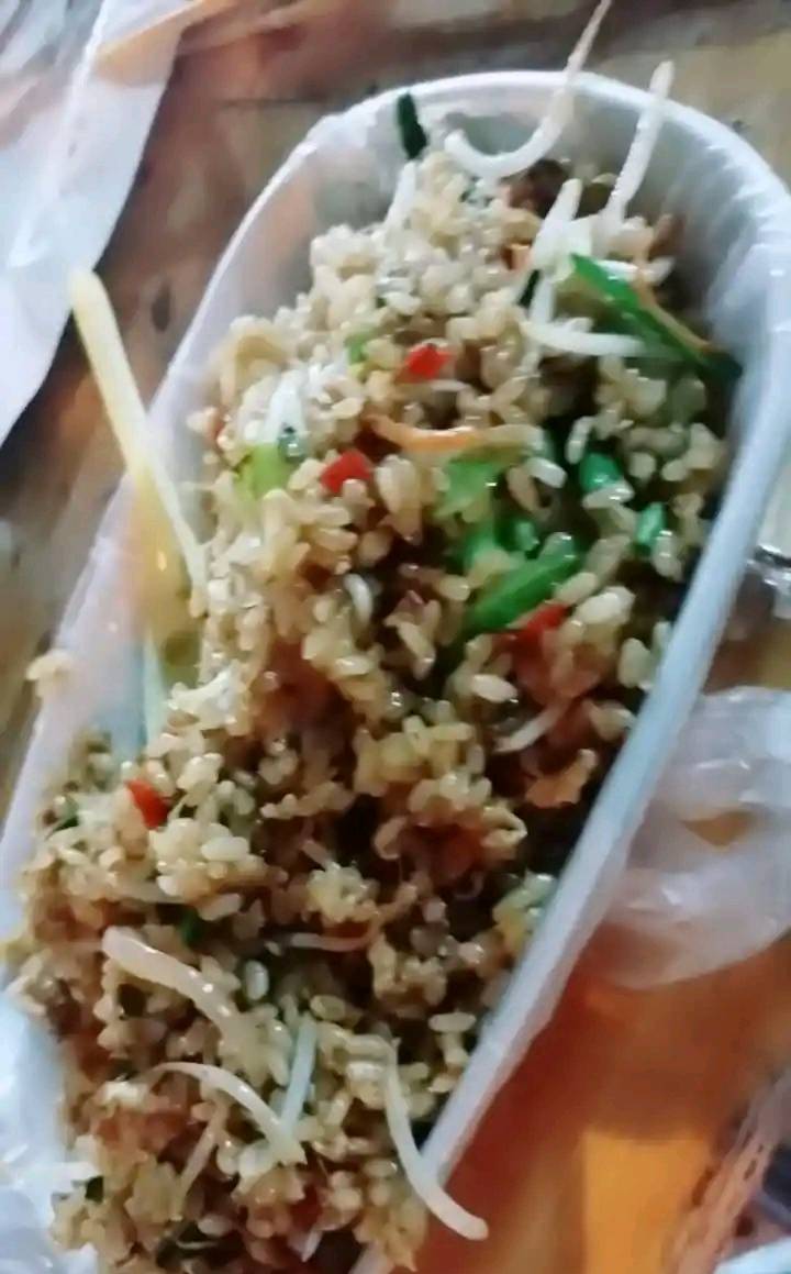 一直都没有找到工作，钱也花光了，不知道去哪里了，刚好看见别人点的炒饭没吃两口就不66 / 作者:林小杜的 / 