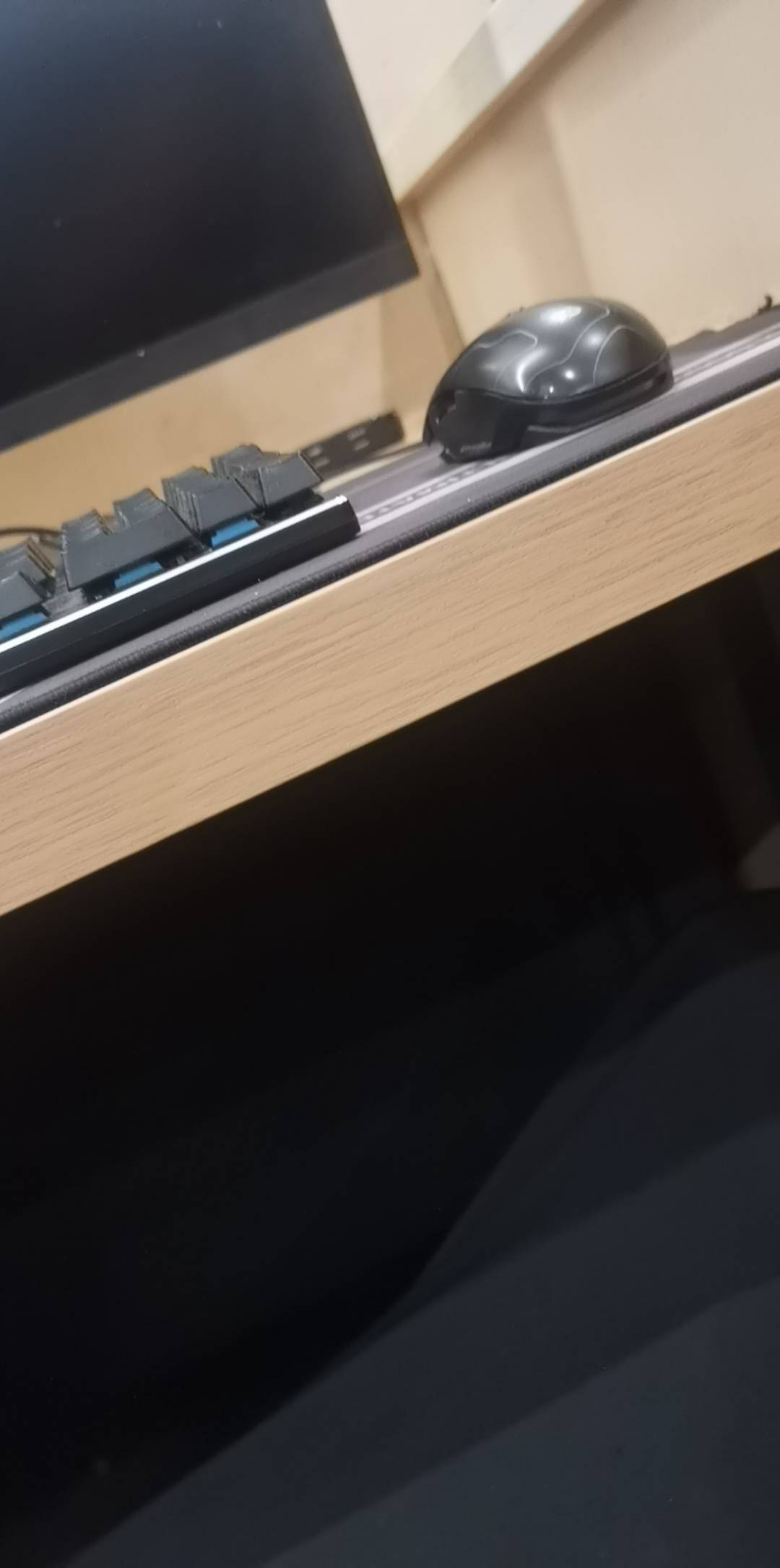 又输倒下了，:)

77 / 作者:第七章 / 
