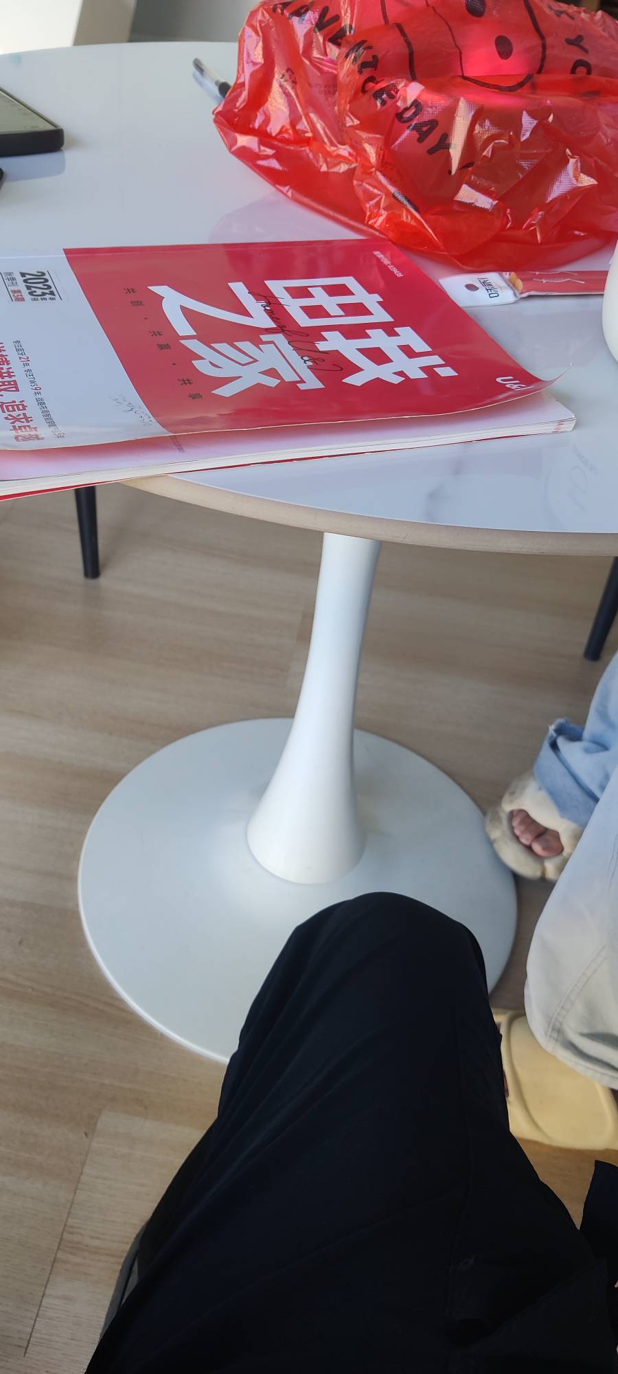 老哥们，进去飞机拉了，四个老哥，两个小妹

88 / 作者:hdm / 
