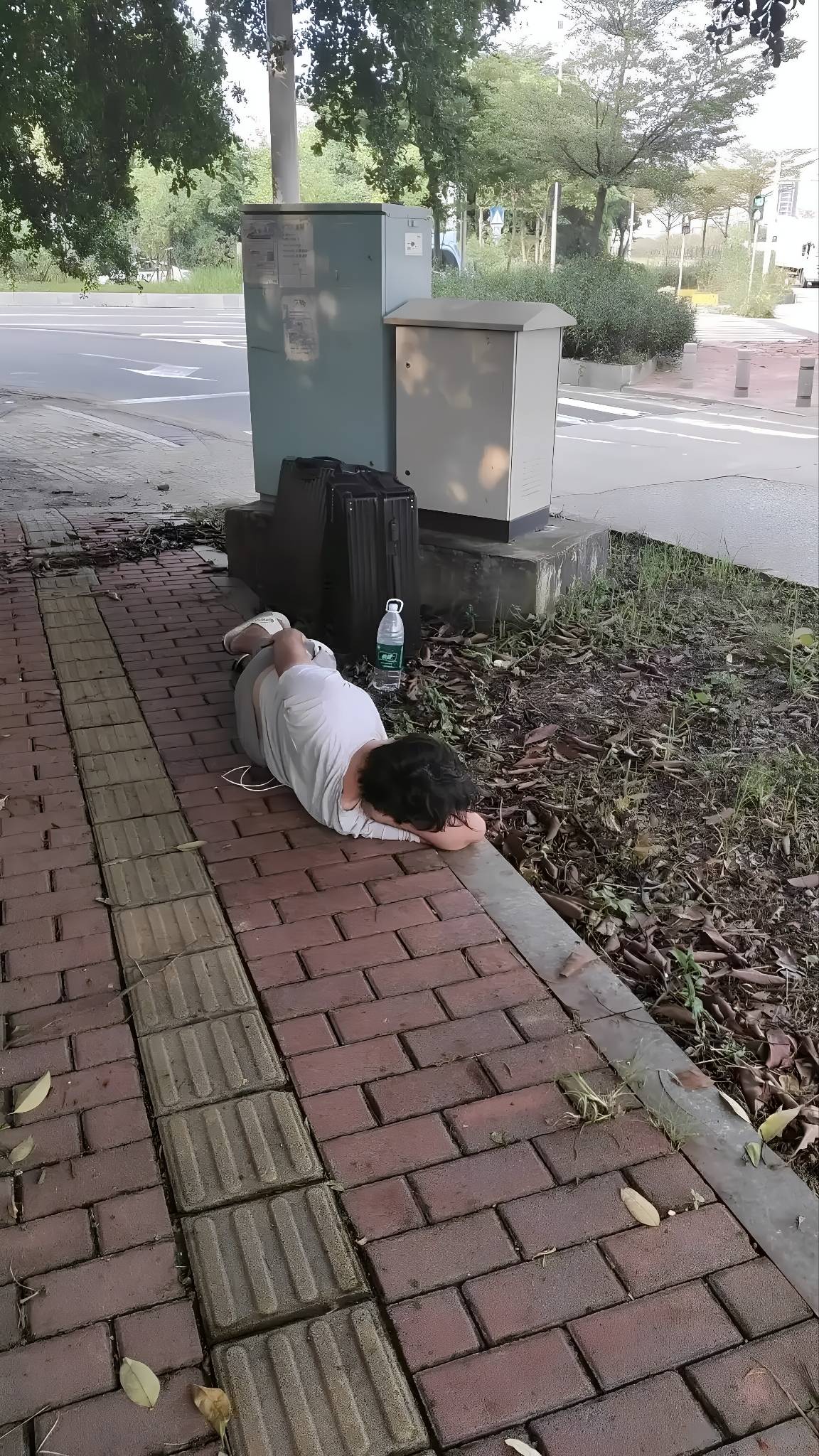 早知道不梭哈了现在露宿街头了

38 / 作者:梦回大唐做王爷 / 