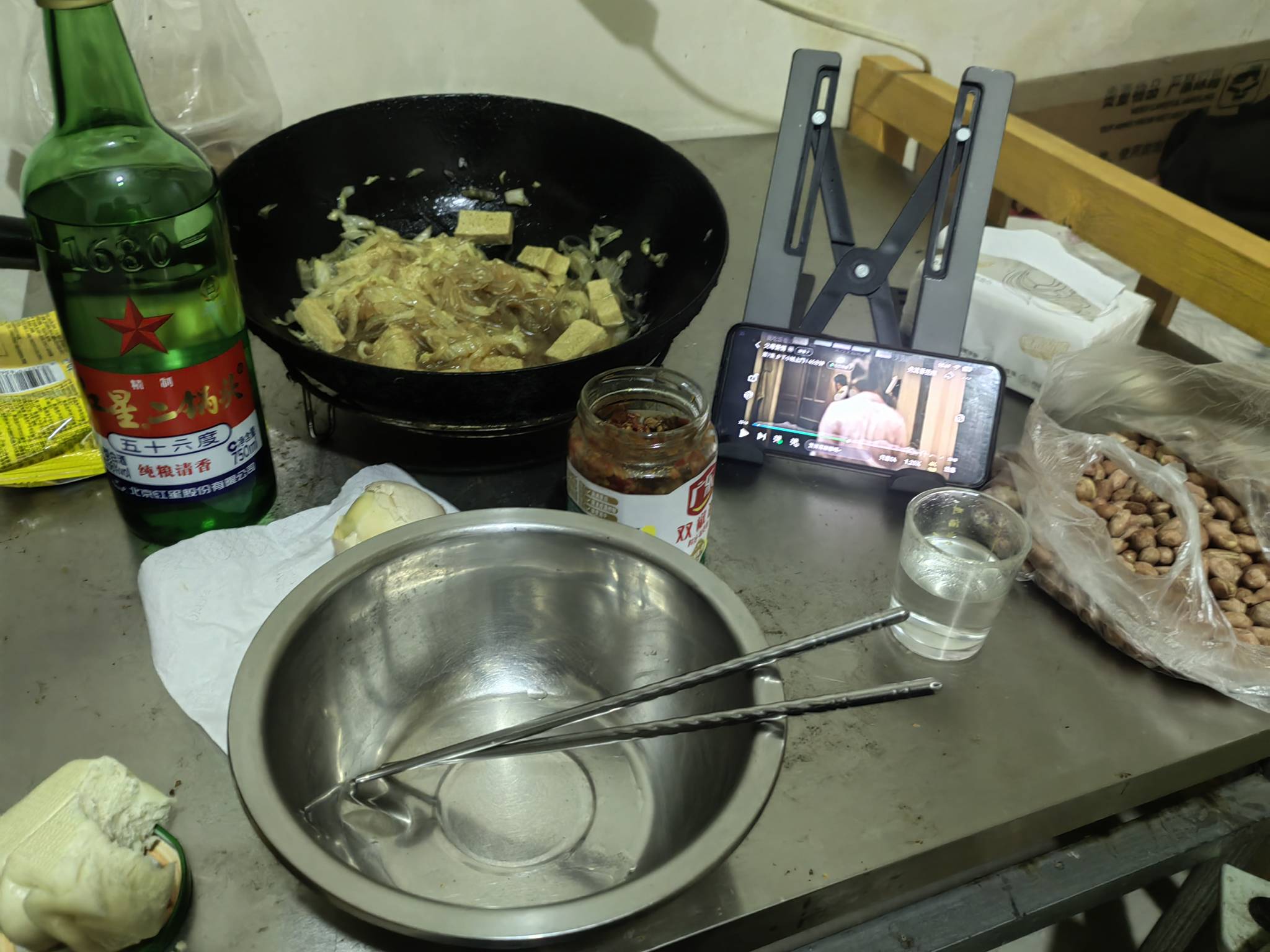 挂壁仔吃饭了

90 / 作者:卡农话事人 / 