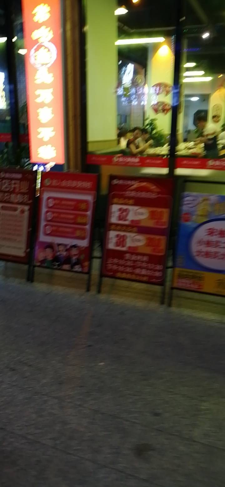 回去买一瓶啤酒喝多就醉，且多年来我一直是酒瘾大、酒量小、酒品有待商榷。

37 / 作者:优女 / 