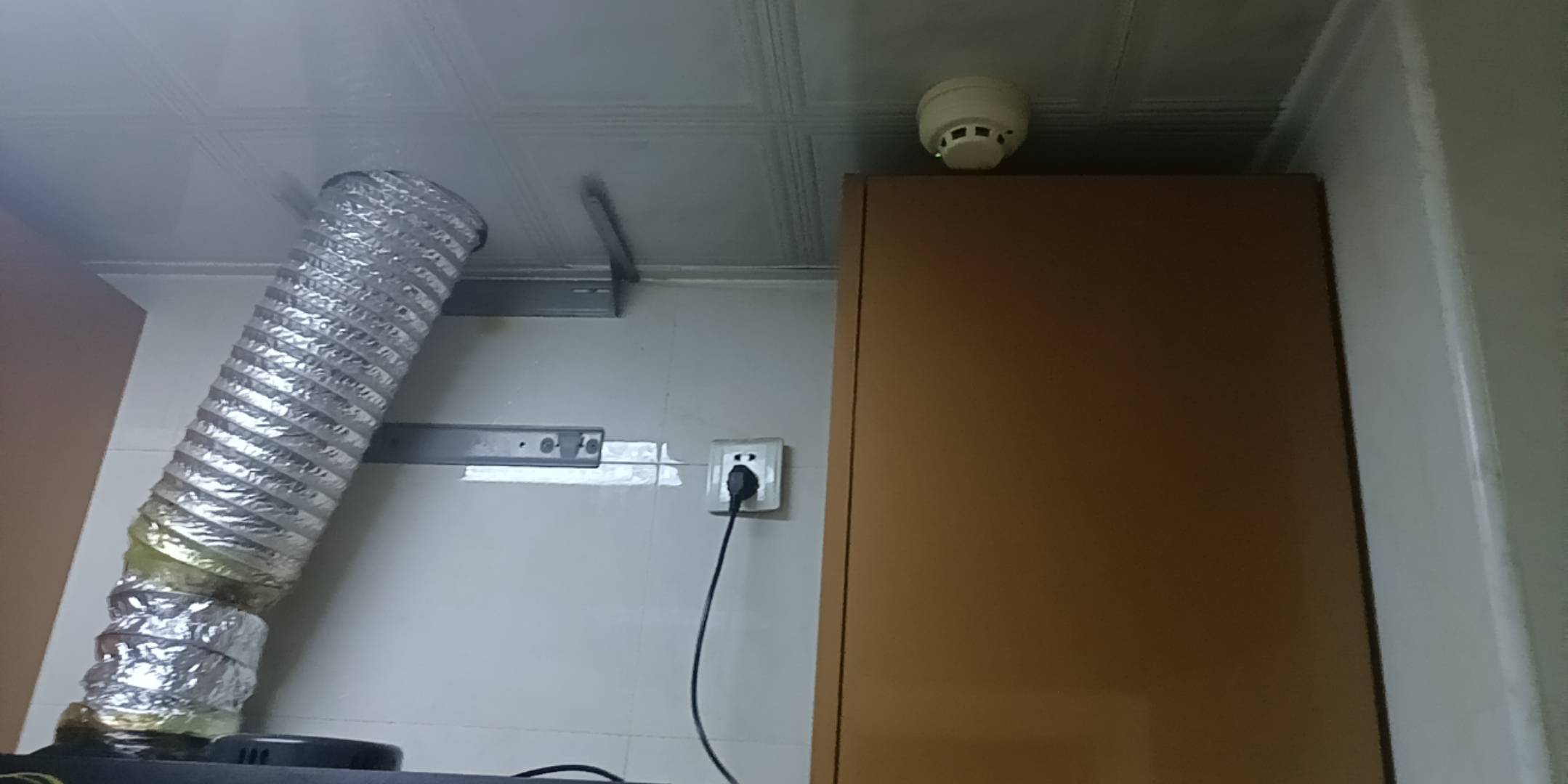 做饭头一次触发烟感报警，看了半天才找到关闭按钮。。。


13 / 作者:顾小贝 / 