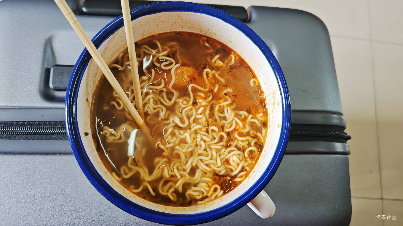 为啥泡面味道很大？满屋都是红烧牛肉面味道

99 / 作者:朱铁胆 / 