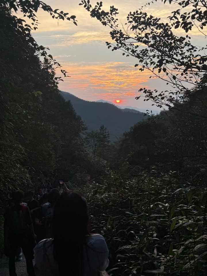 我退了，我餐品没吃，报复社会给我放的酱包装袋全都是，我有什么问题？我没勒索，没要42 / 作者:关于春天的故事 / 
