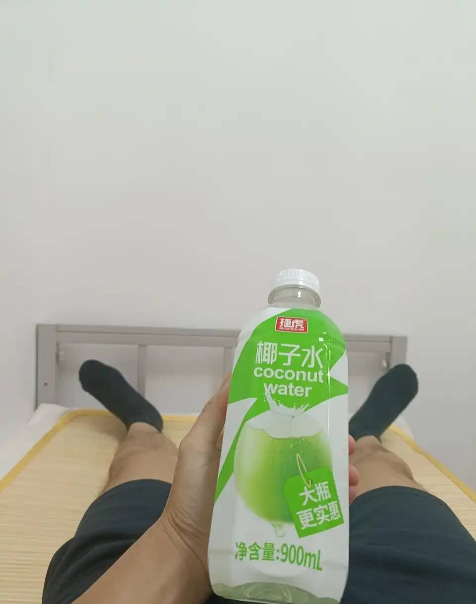 老是说我跟基哥待久了就会变基哥，你跟宠物狗待久了会变狗吗？明显不会啊。
还说我跟50 / 作者:林小杜的 / 