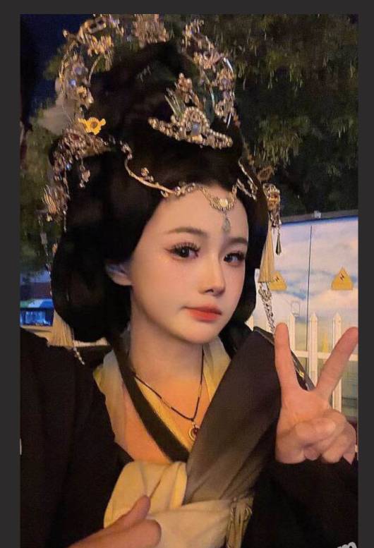 眉毛了 睡觉了。夜班再来 好饿 好后悔 好想哭

83 / 作者:天空的时候想我 / 