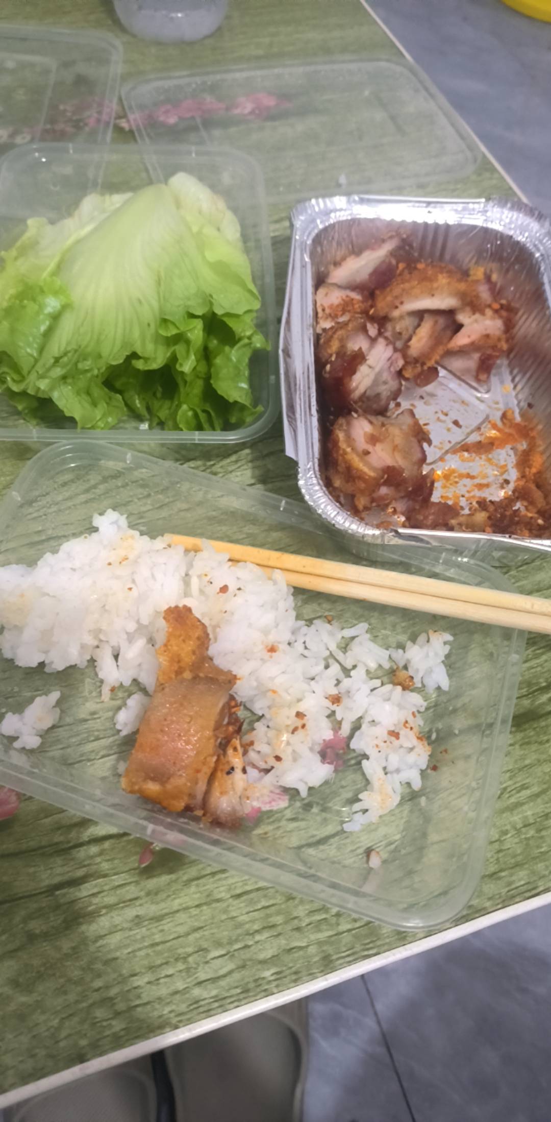 三块钱的烧肉饭，好油～～～

98 / 作者:6862 / 