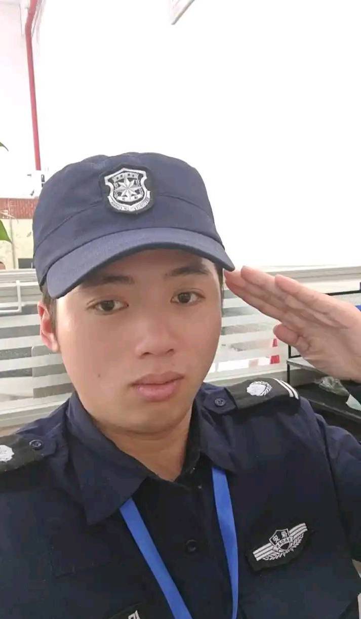 .本来应该从从容容游刃有余，现在是匆匆忙忙连走开带爬... .. 睁眼说x话....你在哽咽73 / 作者:朱铁胆 / 