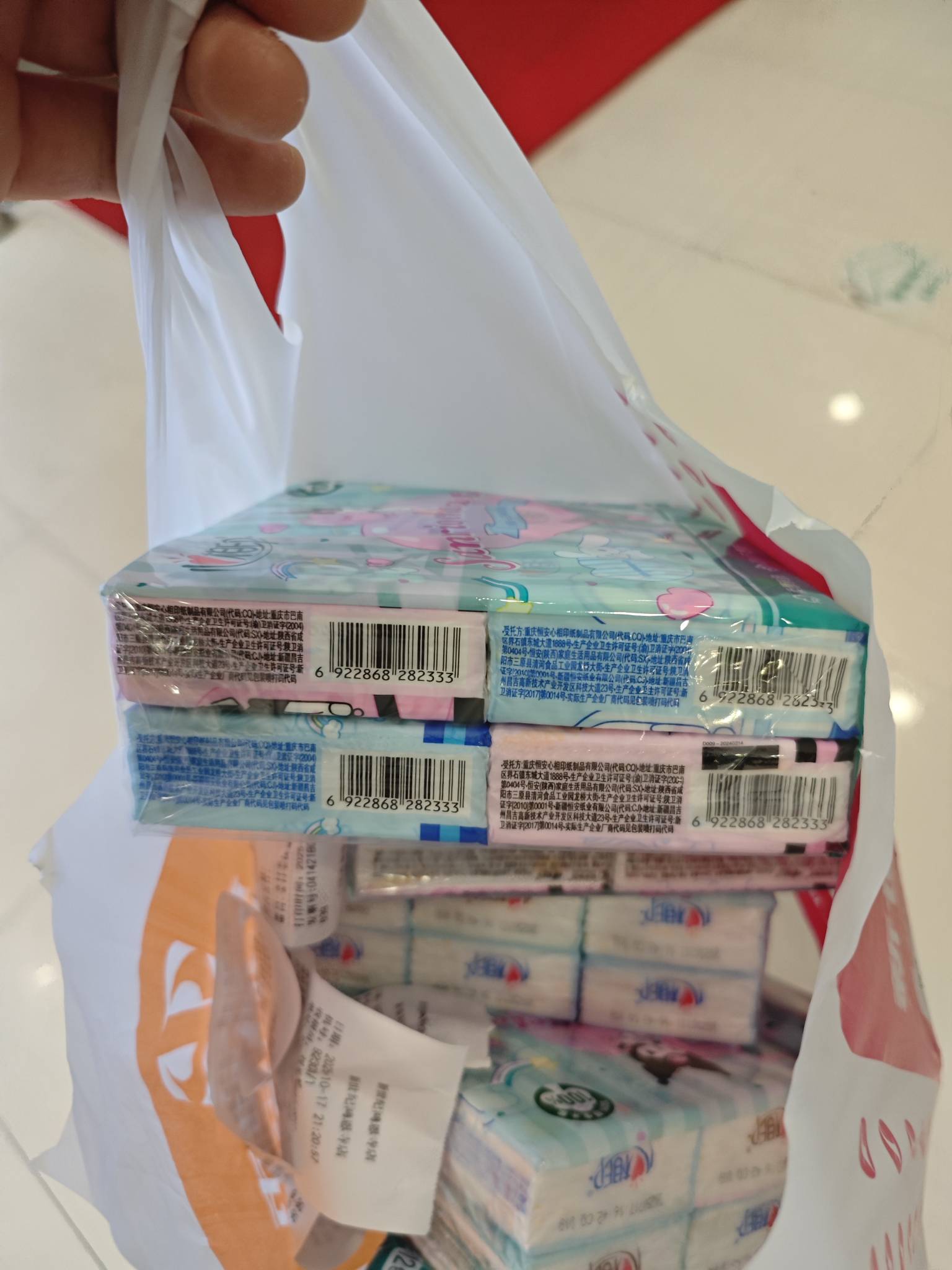 支付宝0元12包纸巾，刚刚去店里买了6条纸巾，收银一直说...2 / 作者:曾经遗忘的角落 / 