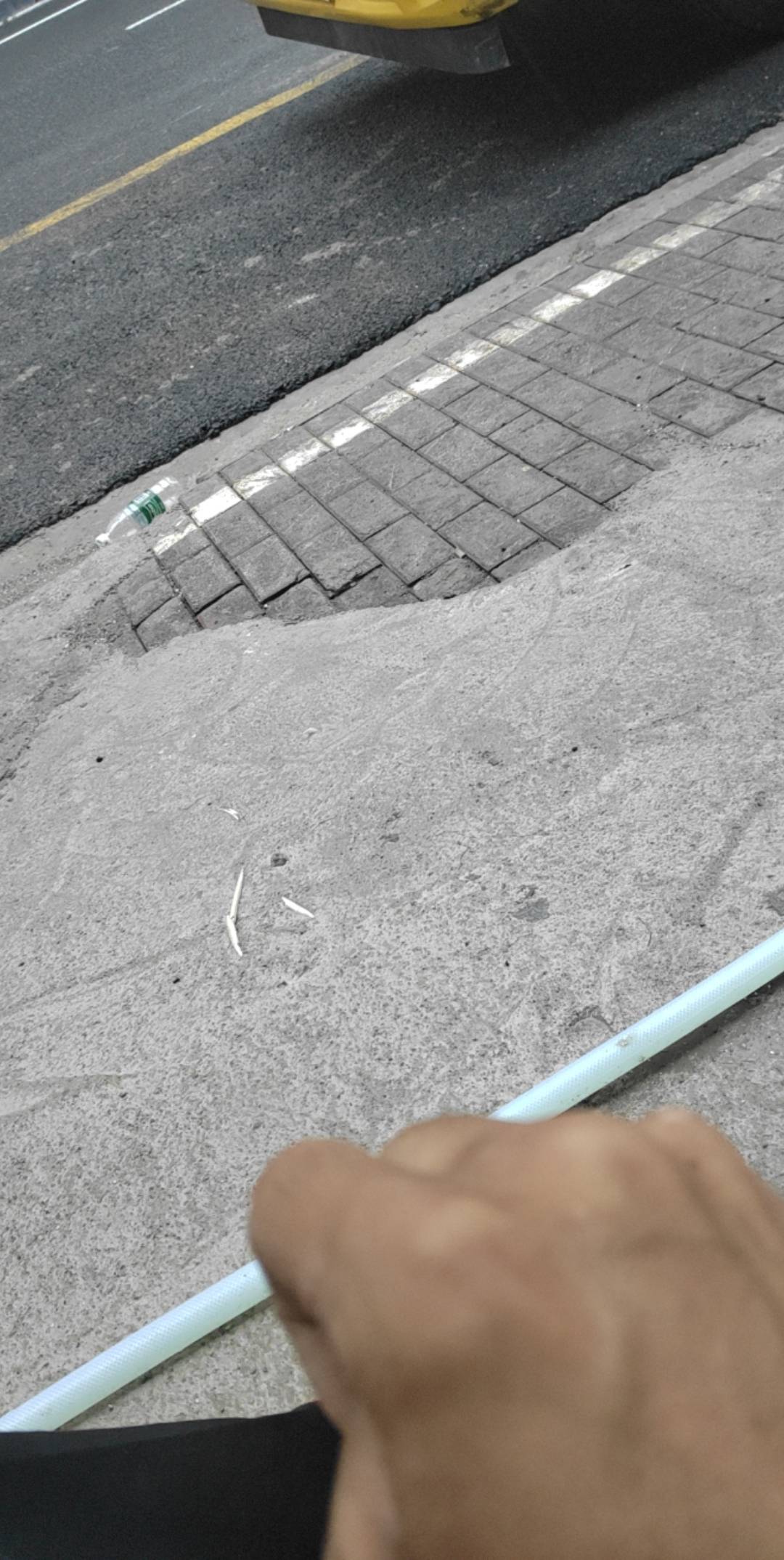 第七天挂壁保安
12小时240不管吃住
上班就是坐等下班
今天降温还下雨

91 / 作者:酒肉和尚 / 