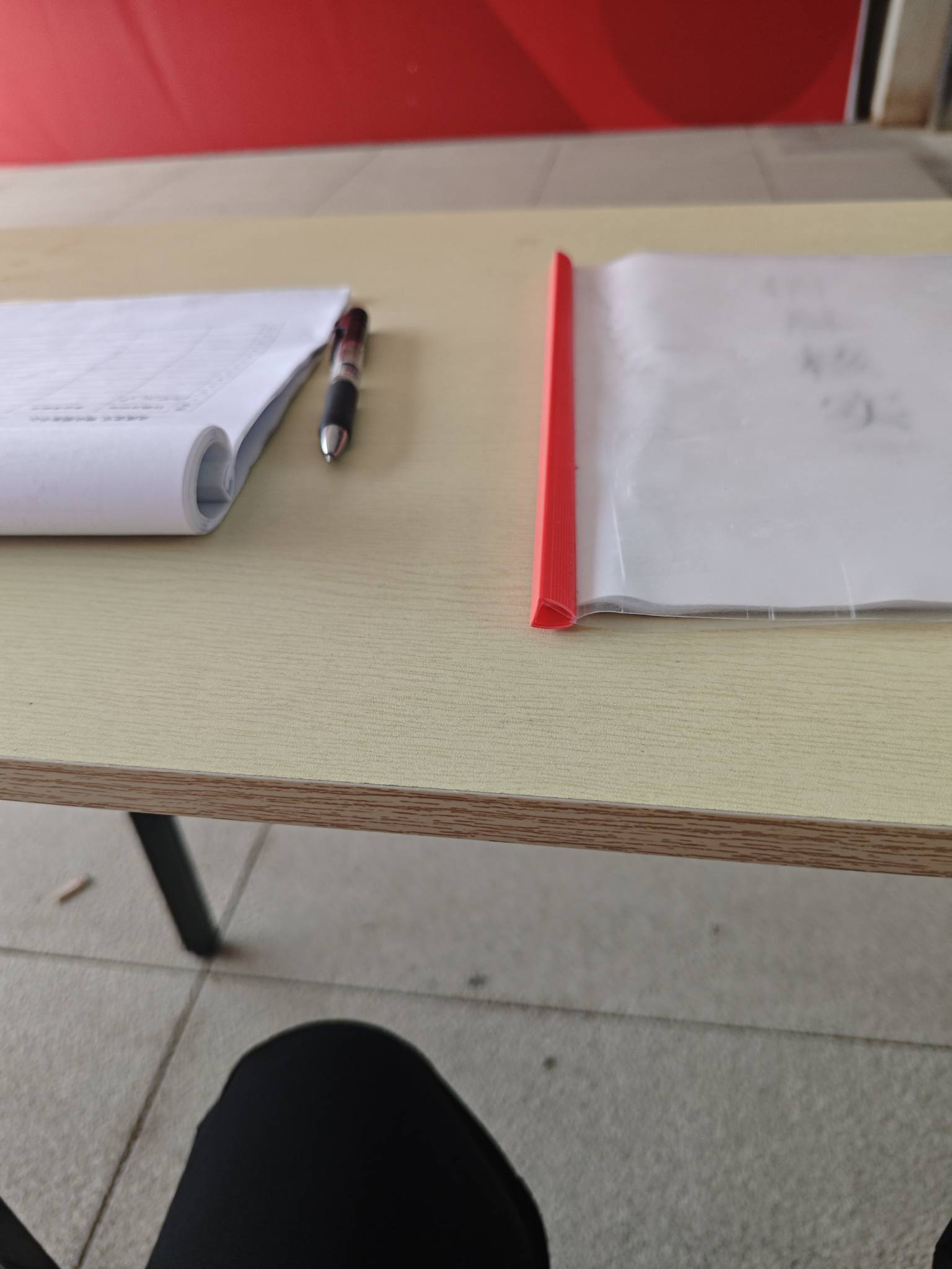 第八天挂壁保安
12小时240不管吃住
上班就是坐等下班



56 / 作者:我们好像不一样 / 