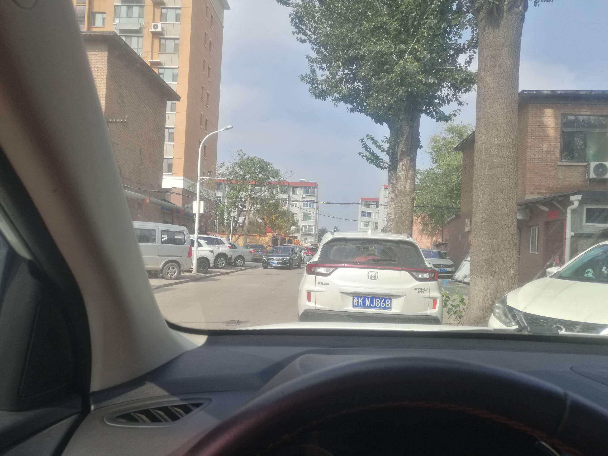 老哥们 回不了家了 来朋友这边拿了点东西 油箱亮红灯了 应该还能跑个一段吧 十来公里49 / 作者:努力优秀_ / 