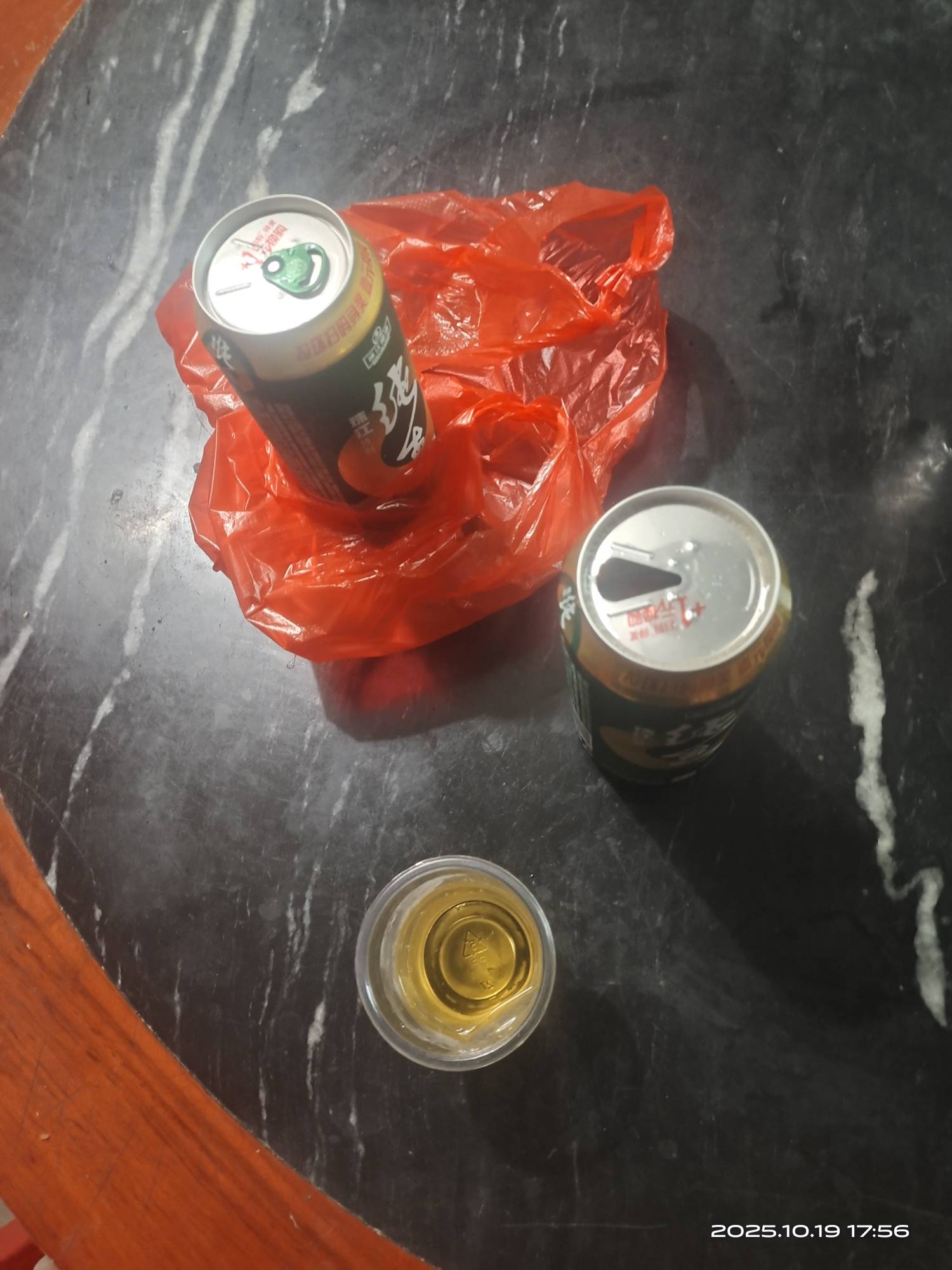 回家就被邻居说，年纪轻轻的不出去干活，我堂叔还↑门说我了今天，买了几瓶啤酒，在小69 / 作者:挂壁哥 / 