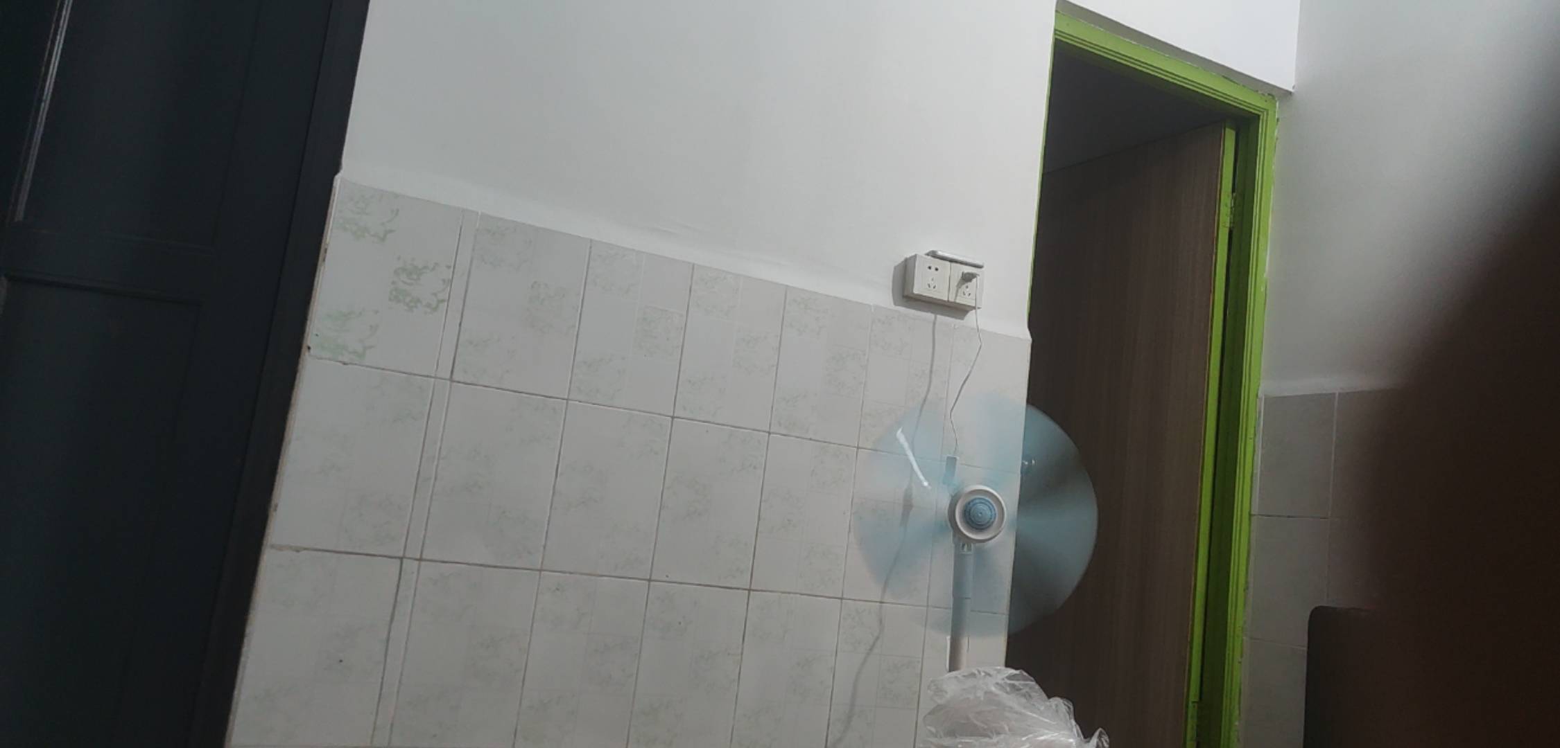 住上了30块钱的棺材房，要不是外面天冷了我宁愿睡公园

37 / 作者:好过吧 / 
