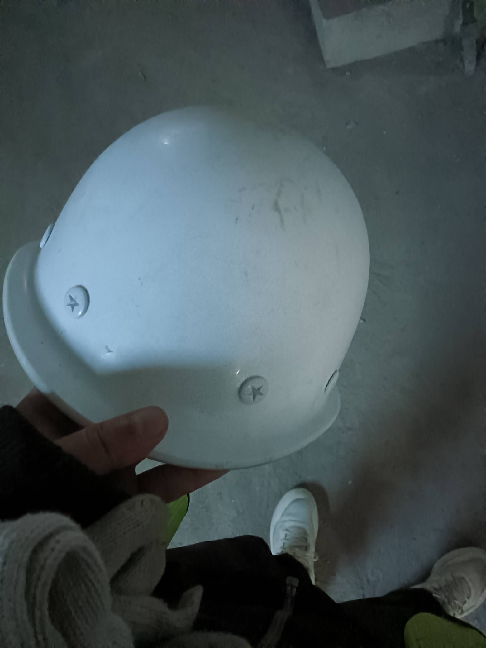 地铁站躺下了，地铁早关闭了，外面零下四度，出去根本不可能出去

87 / 作者:变了格局小了 / 