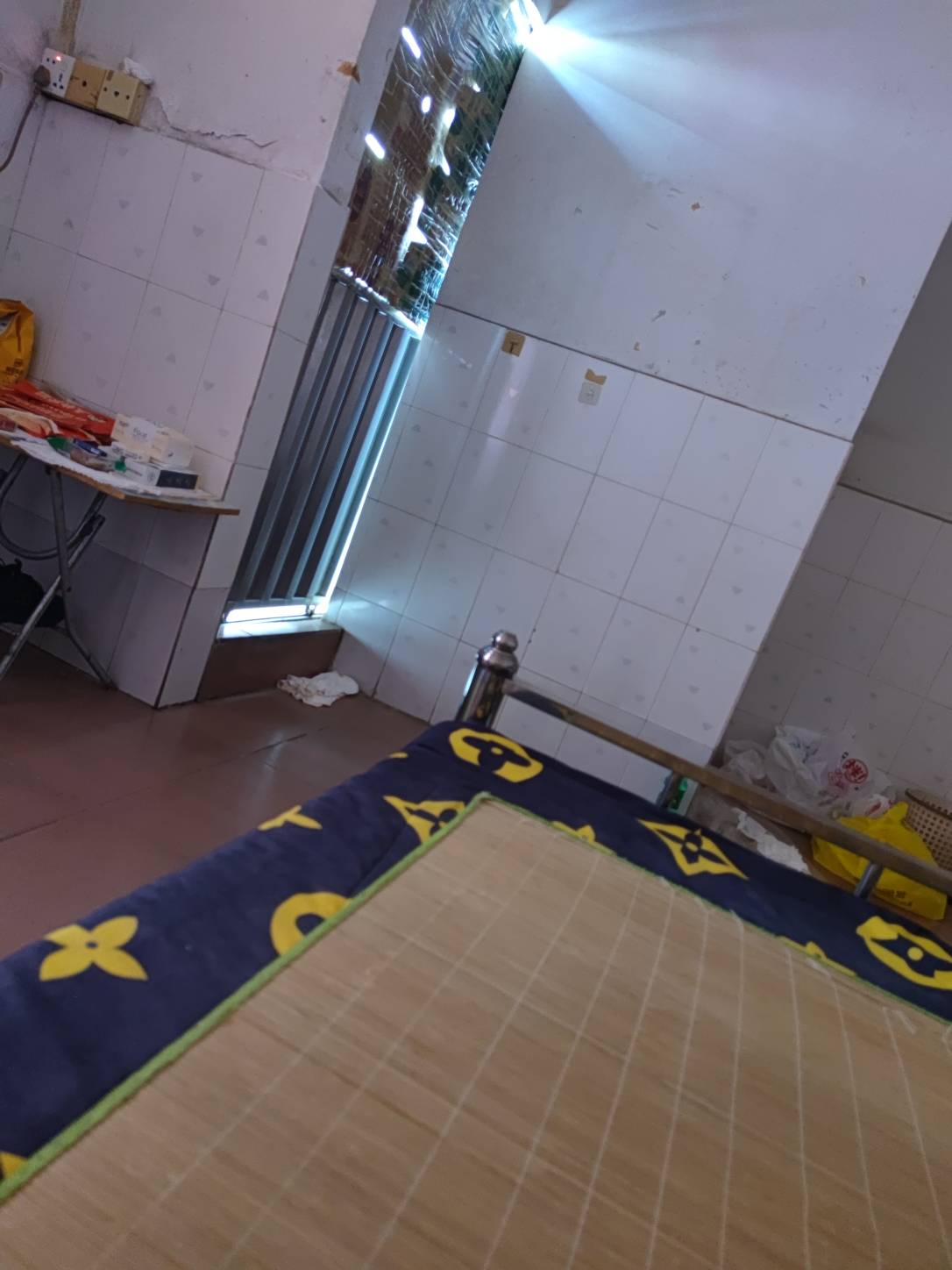 刚睡醒冷的瑟瑟发抖，该买被子了

38 / 作者:梦回大唐做王爷 / 
