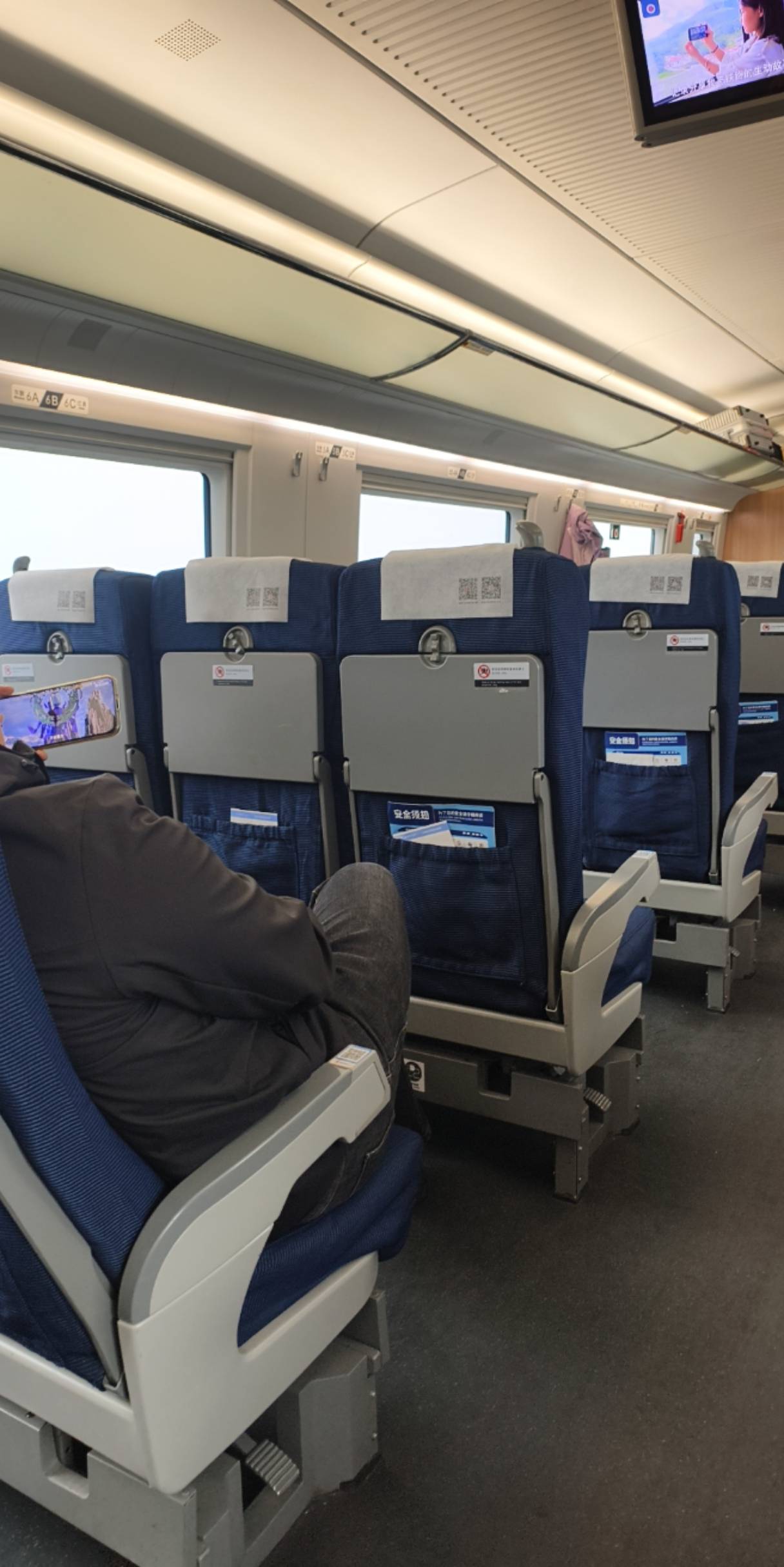 老哥们稳工了，赚个6k回老家躺平

66 / 作者:我爱按摩 / 