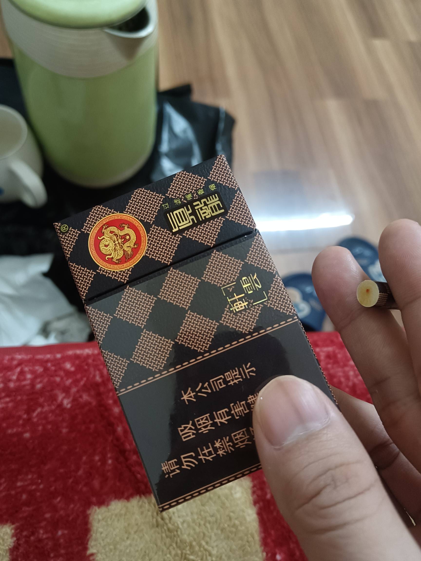 三十块，有可能是一个人周的饭钱，也有可能是平常抽的烟都买不了一包，别人过的是生活50 / 作者:挂壁老哥饿了mm / 