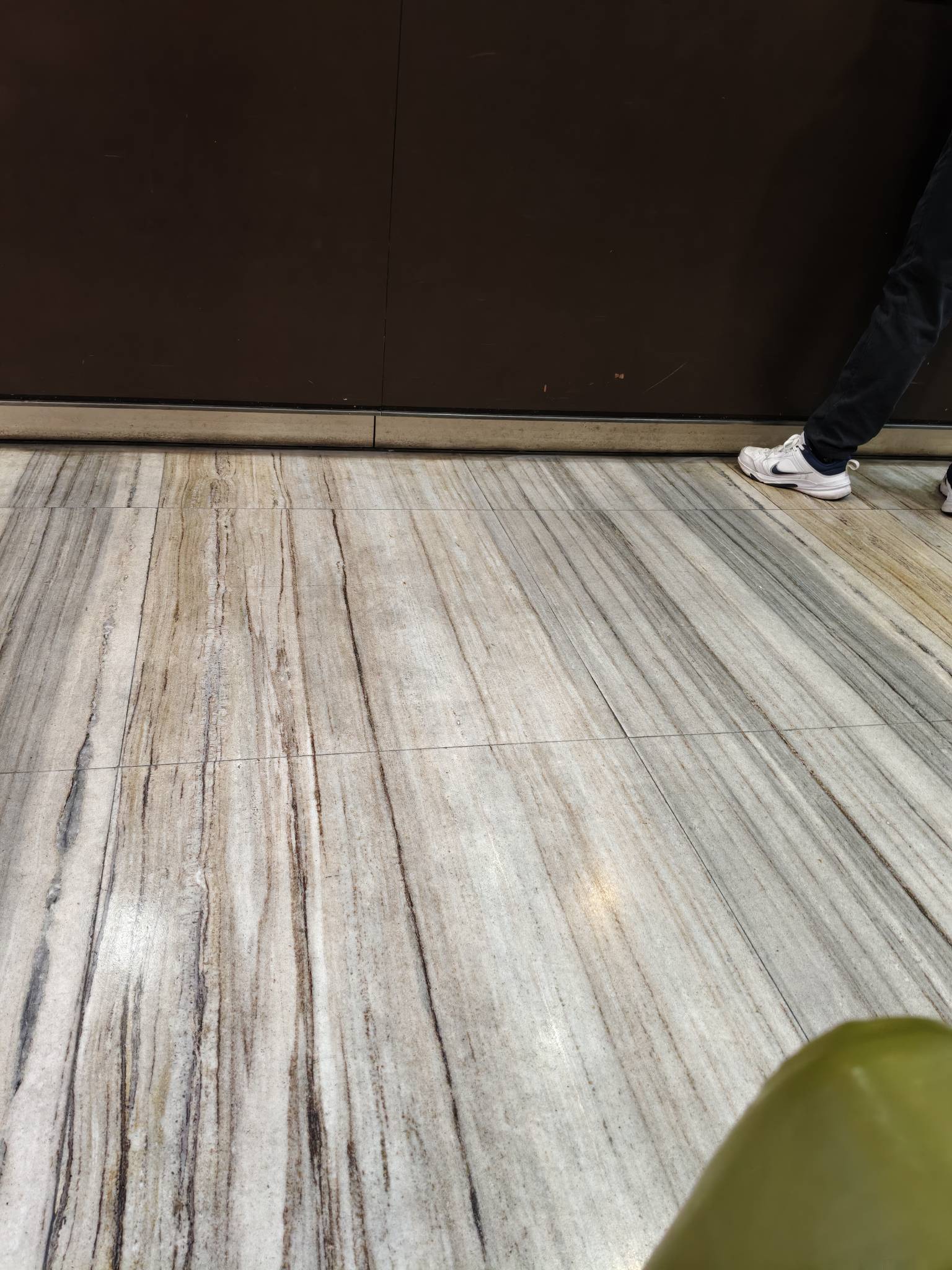 在酒店充电，这酒店不错，充电可以随便充

22 / 作者:我呢我呢手机 / 