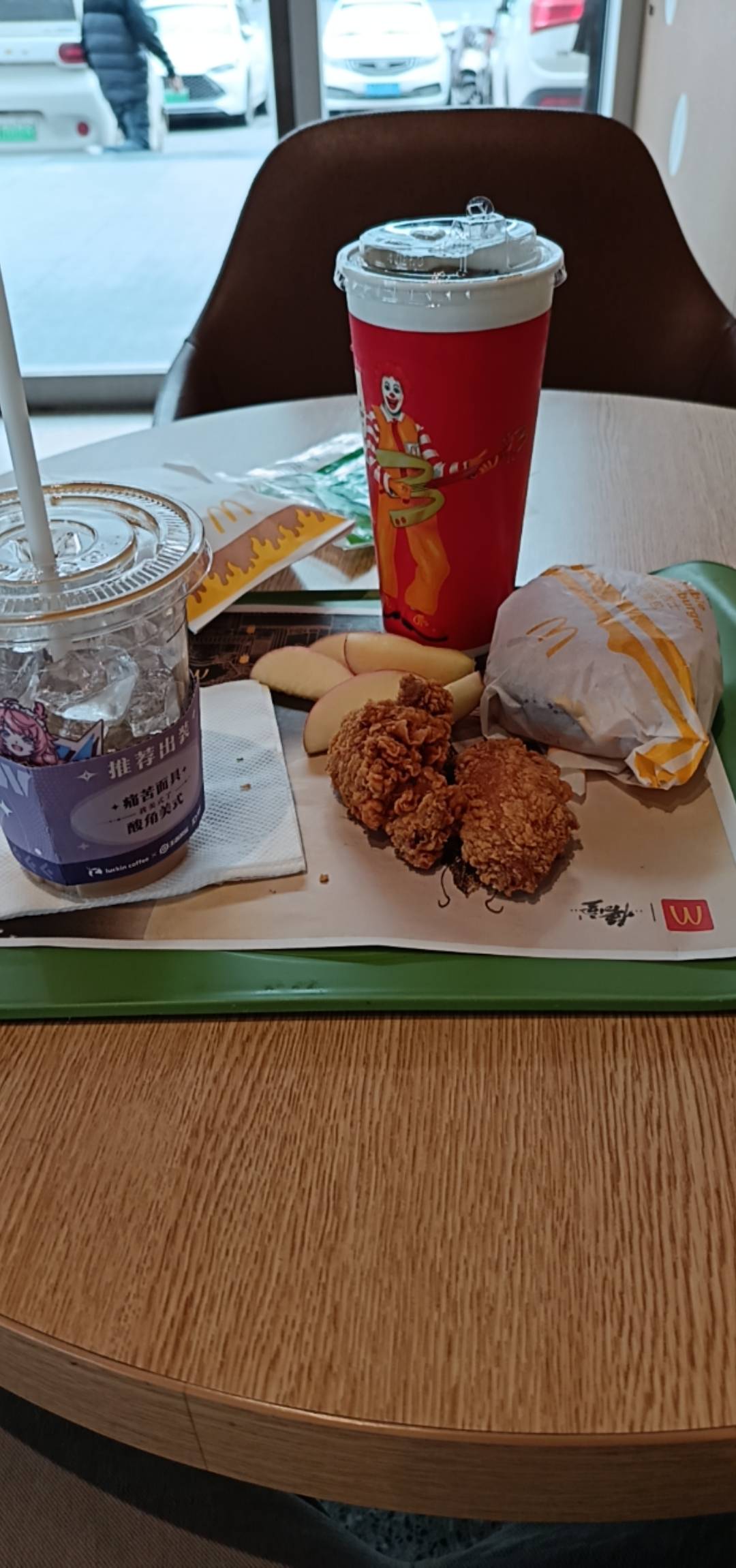 三更穷五更富，昨天还在凑钱吃拼好饭，今天瑞幸和麦当劳也是吃上了

75 / 作者:一路向北方 / 