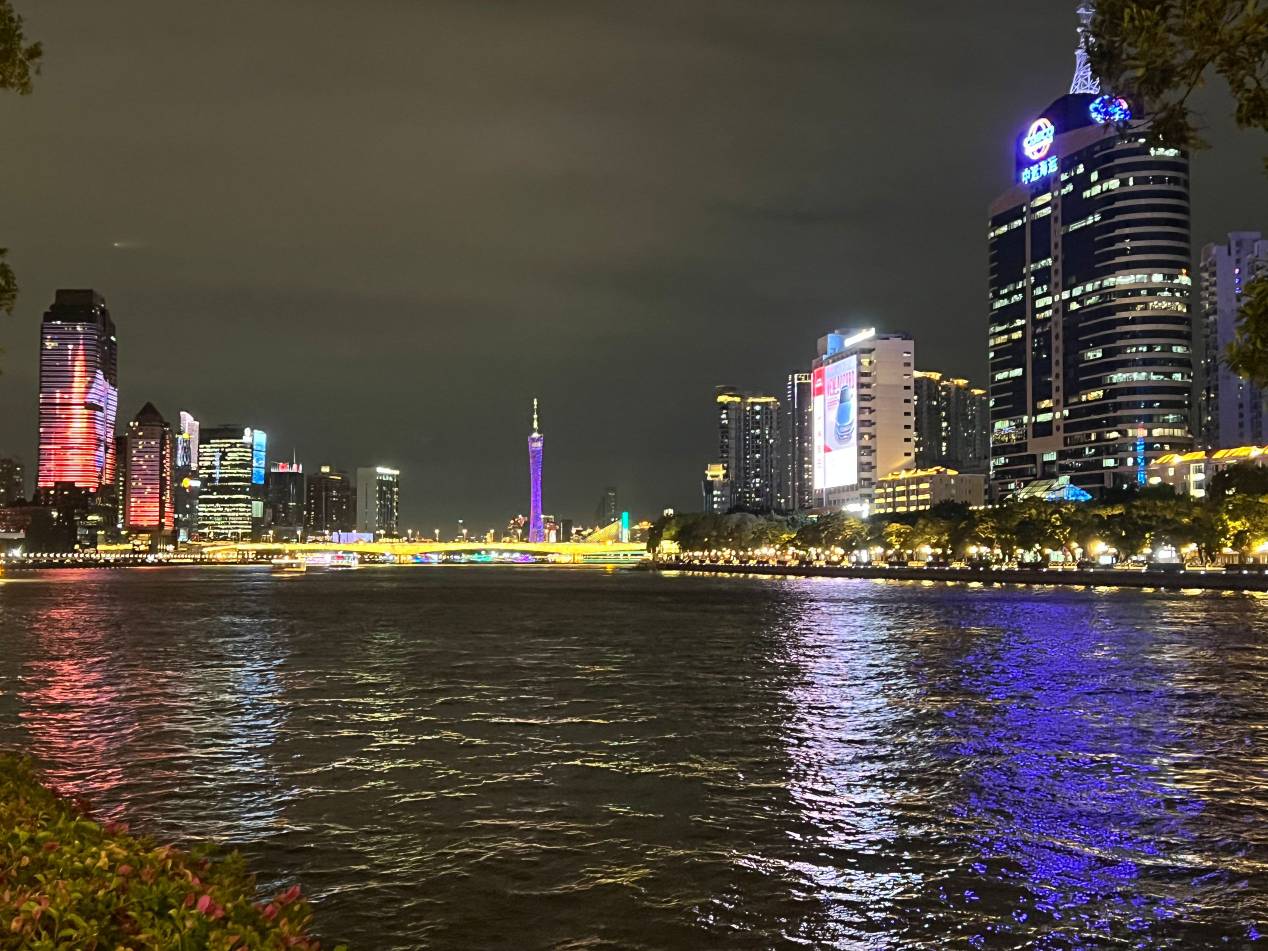 有老哥在广州的吗 第一次来广州，这的夜景太美了不亚于上海啊

52 / 作者:梦里笑开颜 / 
